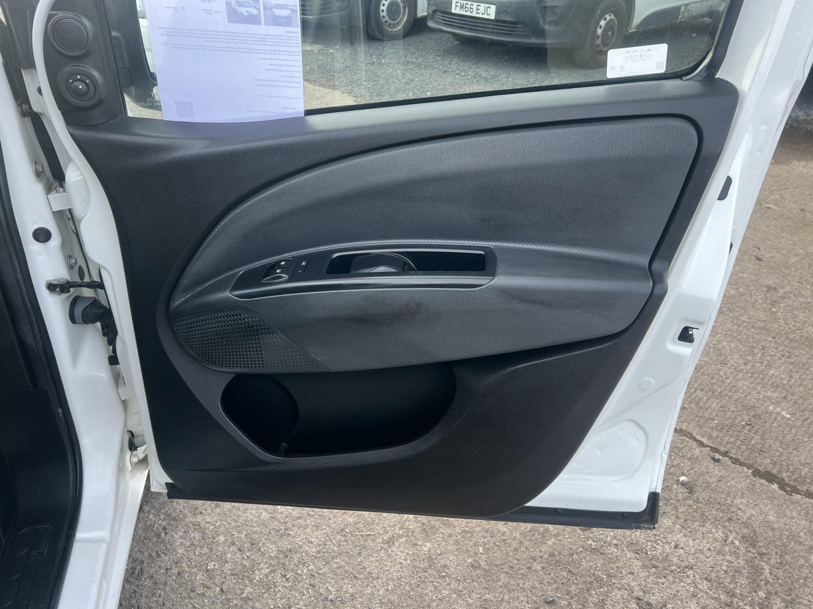 Fiat Doblo 1.6 MultiJetII Maxi Tecnico Panel Van 6dr Diesel Manual L2 H1 Euro 6 (s/s) (105 bhp)