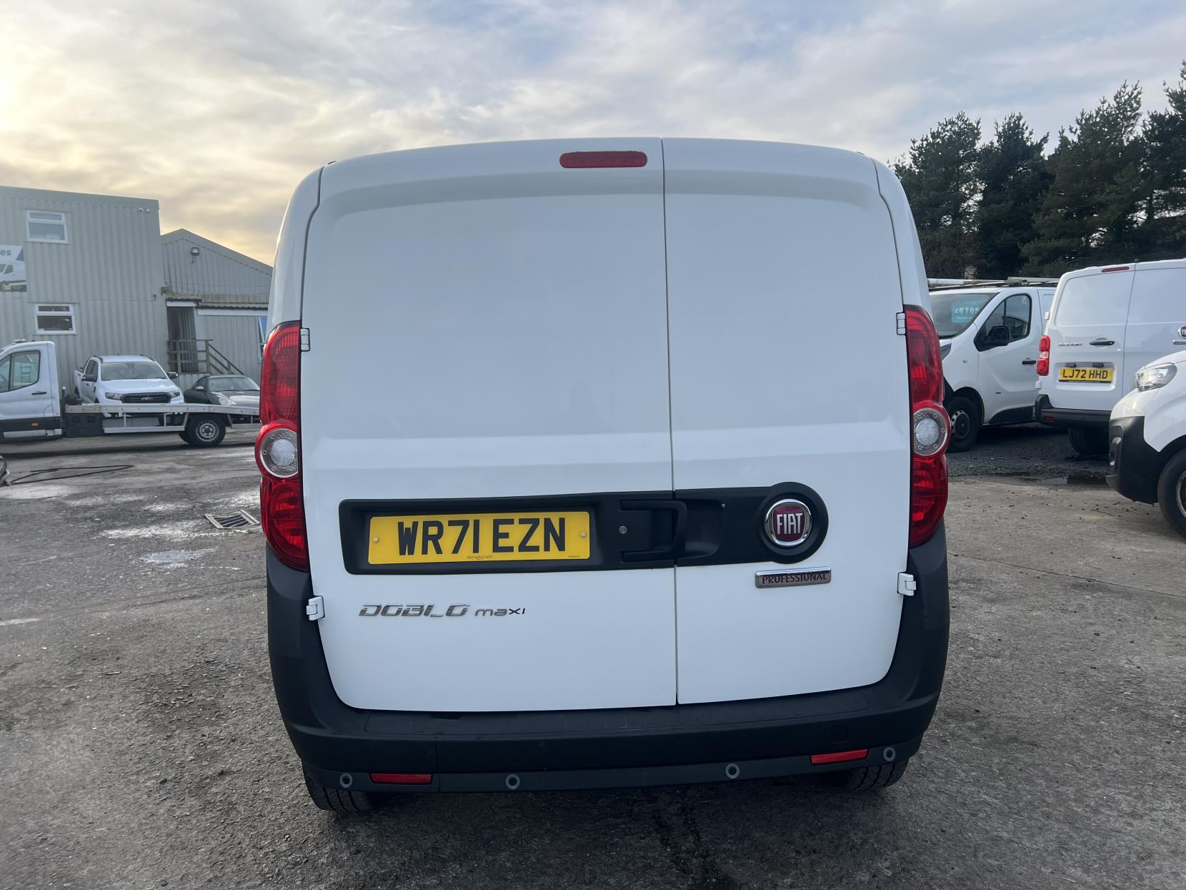 Fiat Doblo 1.6 MultiJetII Maxi Tecnico Panel Van 6dr Diesel Manual L2 H1 Euro 6 (s/s) (105 bhp)
