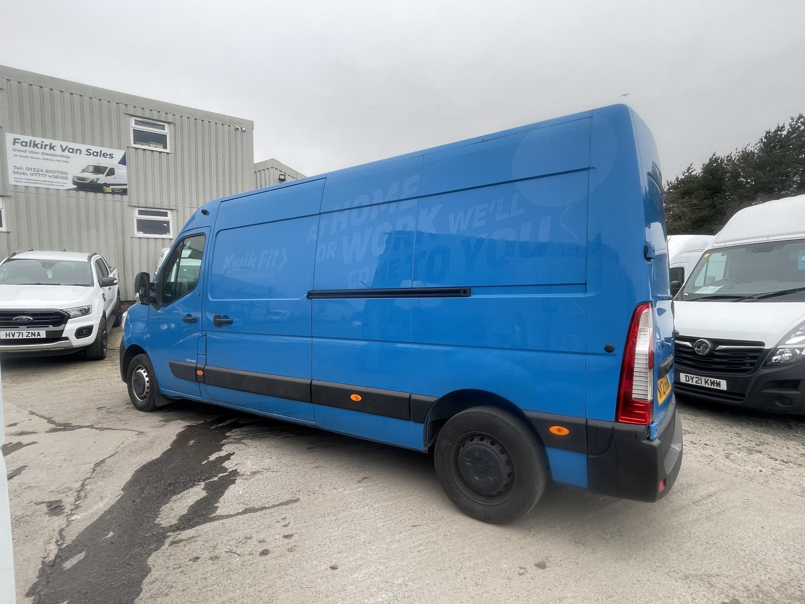 Renault Master 2.3 dCi ENERGY 35 Business Panel Van 4dr Diesel Manual FWD LWB Medium Roof Euro 6 (s/s) (150 bhp)