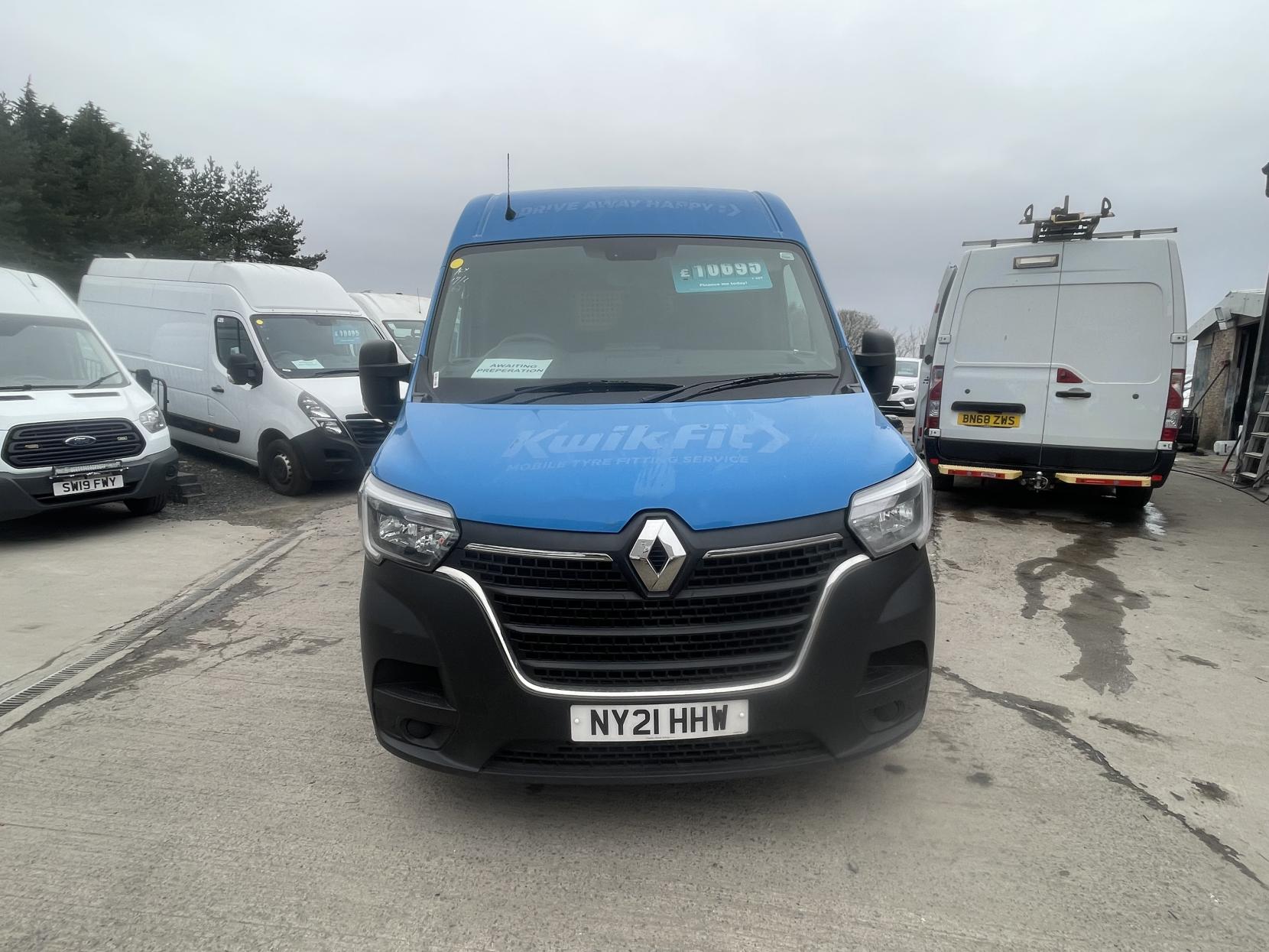 Renault Master 2.3 dCi ENERGY 35 Business Panel Van 4dr Diesel Manual FWD LWB Medium Roof Euro 6 (s/s) (150 bhp)