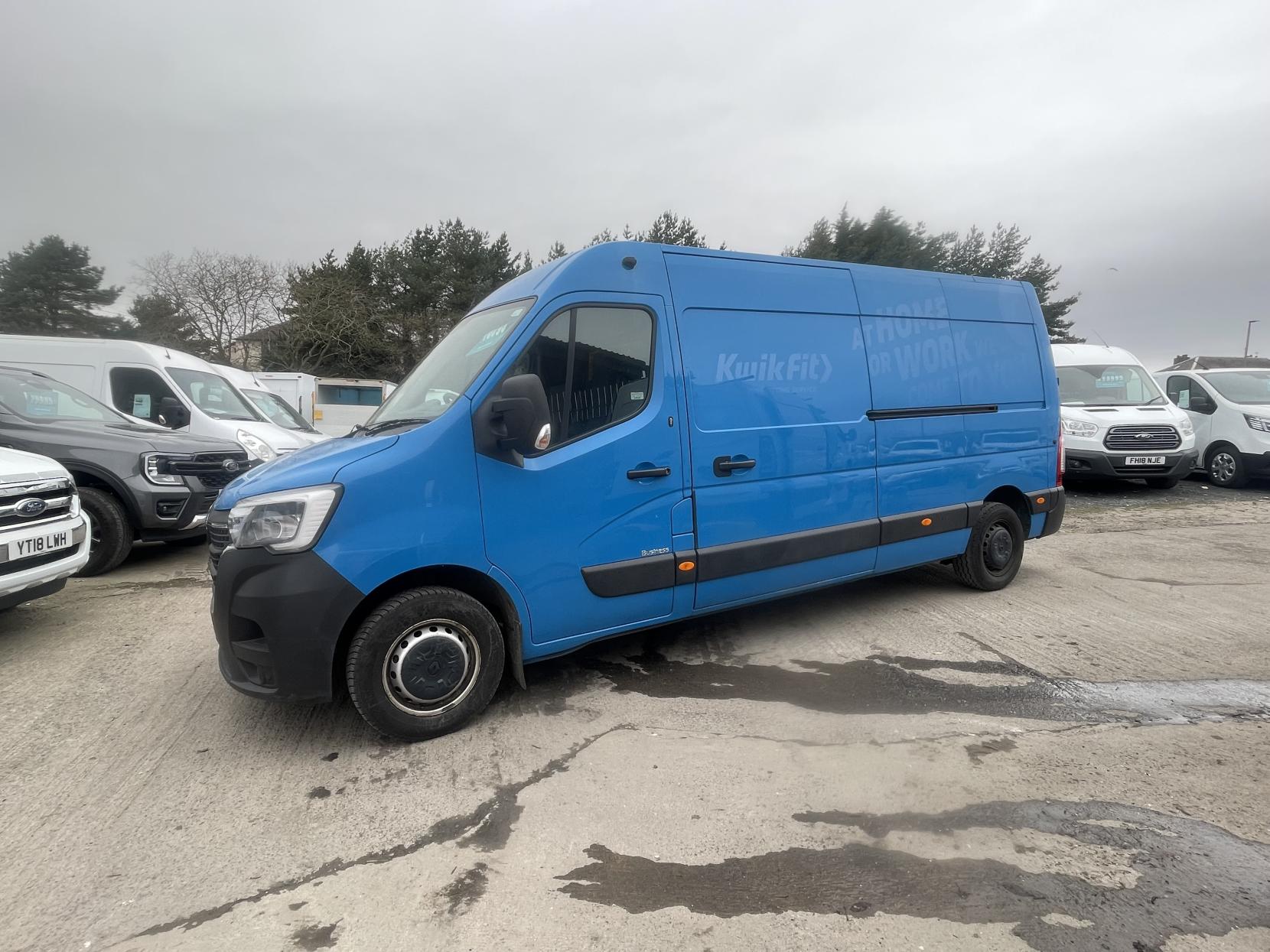 Renault Master 2.3 dCi ENERGY 35 Business Panel Van 4dr Diesel Manual FWD LWB Medium Roof Euro 6 (s/s) (150 bhp)