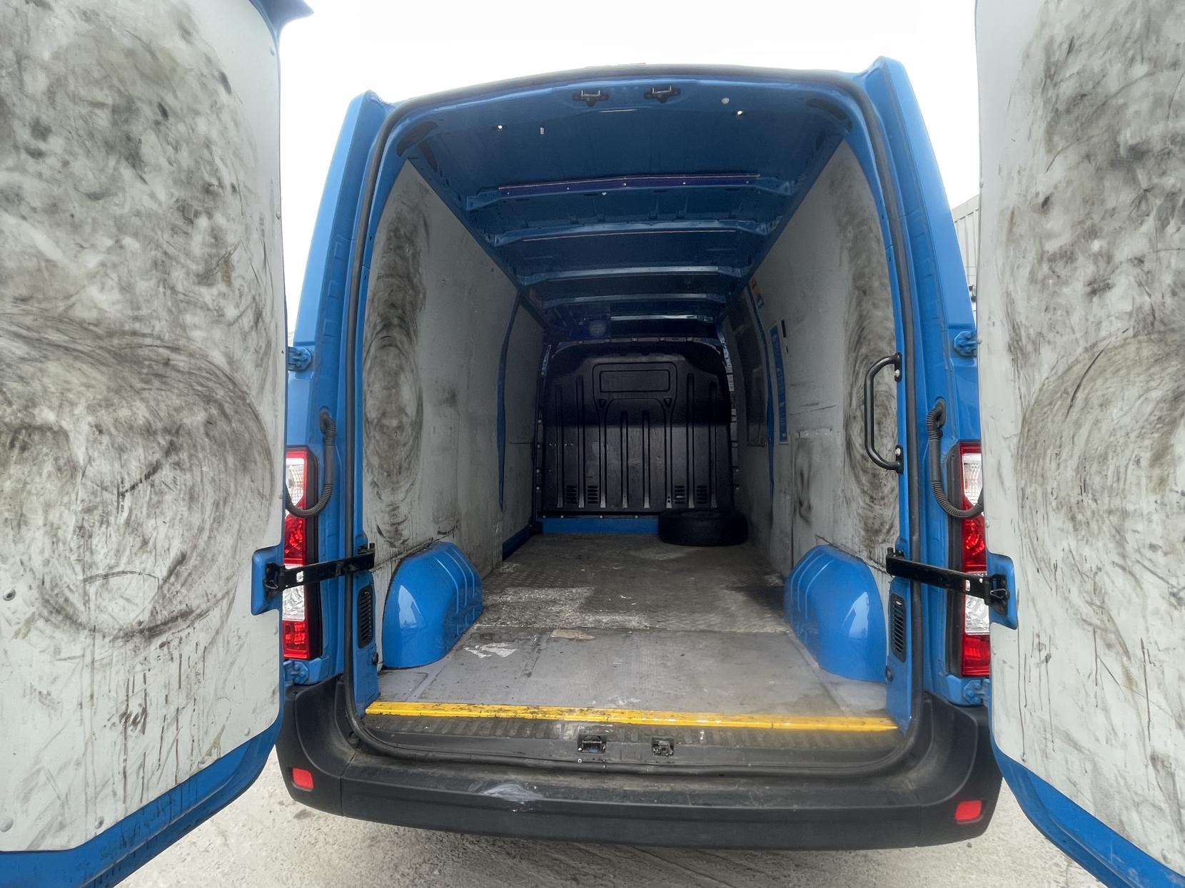 Renault Master 2.3 dCi ENERGY 35 Business Panel Van 4dr Diesel Manual FWD LWB Medium Roof Euro 6 (s/s) (150 bhp)