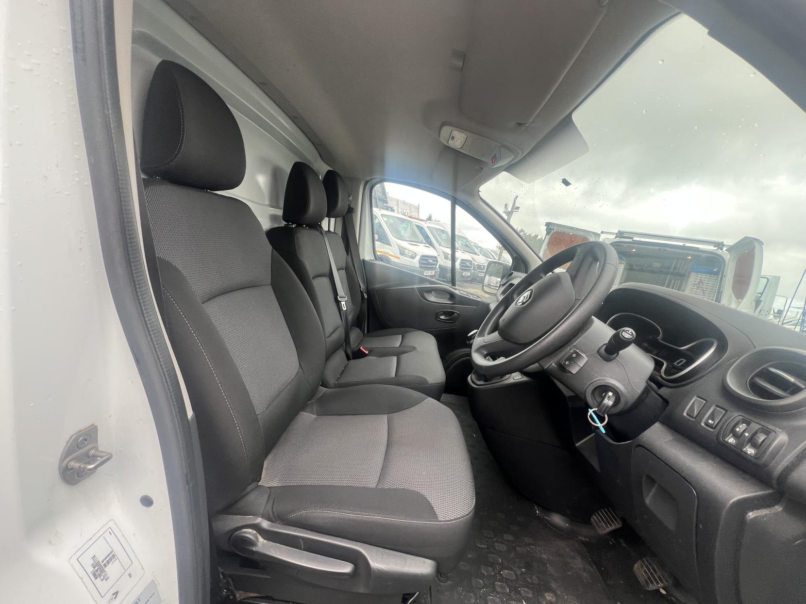 Renault Trafic 2.0 dCi ENERGY 30 Business Panel Van 5dr Diesel Manual LWB Standard Roof Euro 6 (s/s) (120 ps)