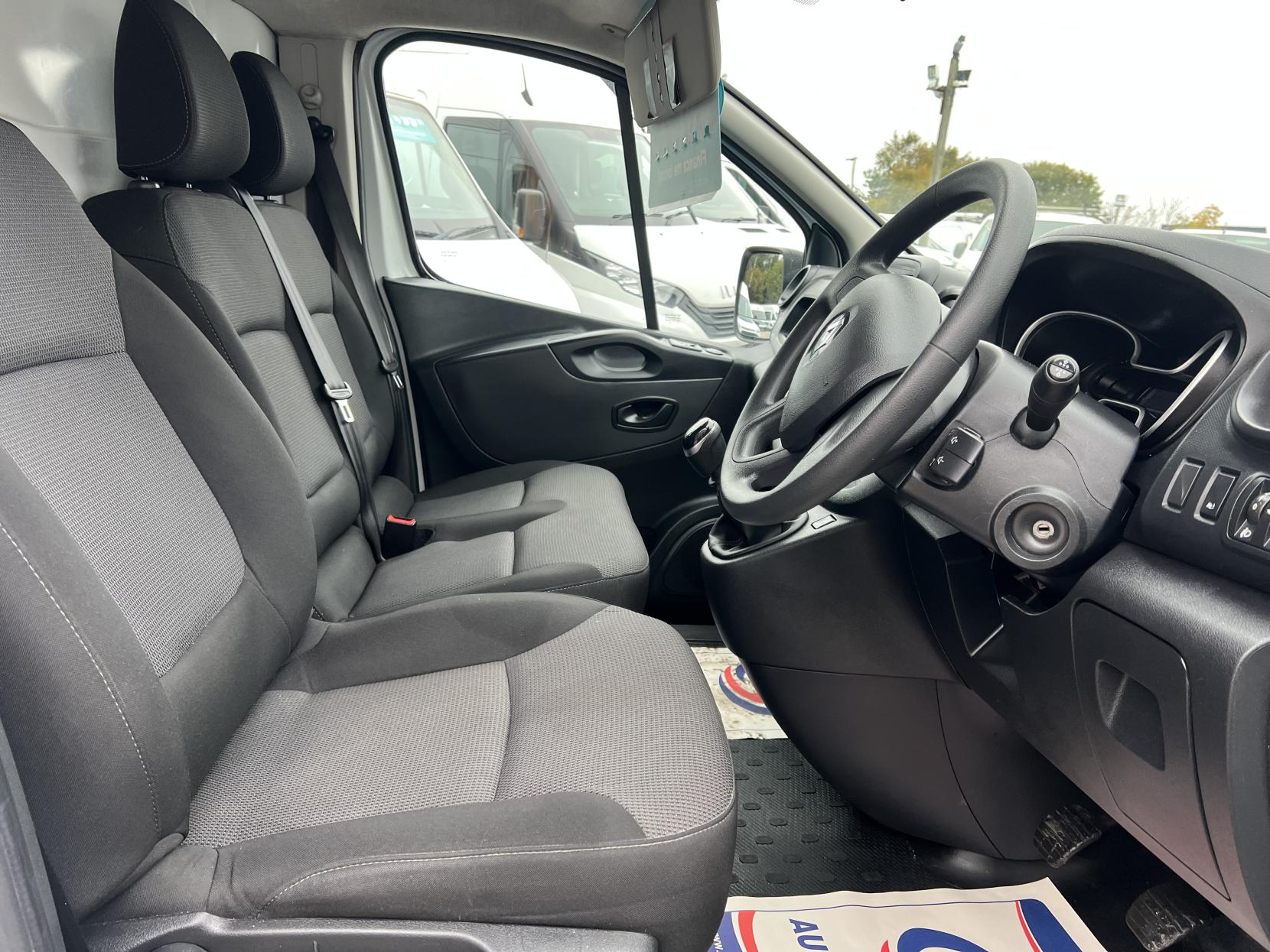 Renault Trafic 2.0 dCi ENERGY 30 Business Panel Van 5dr Diesel Manual LWB Standard Roof Euro 6 (s/s) (120 ps)