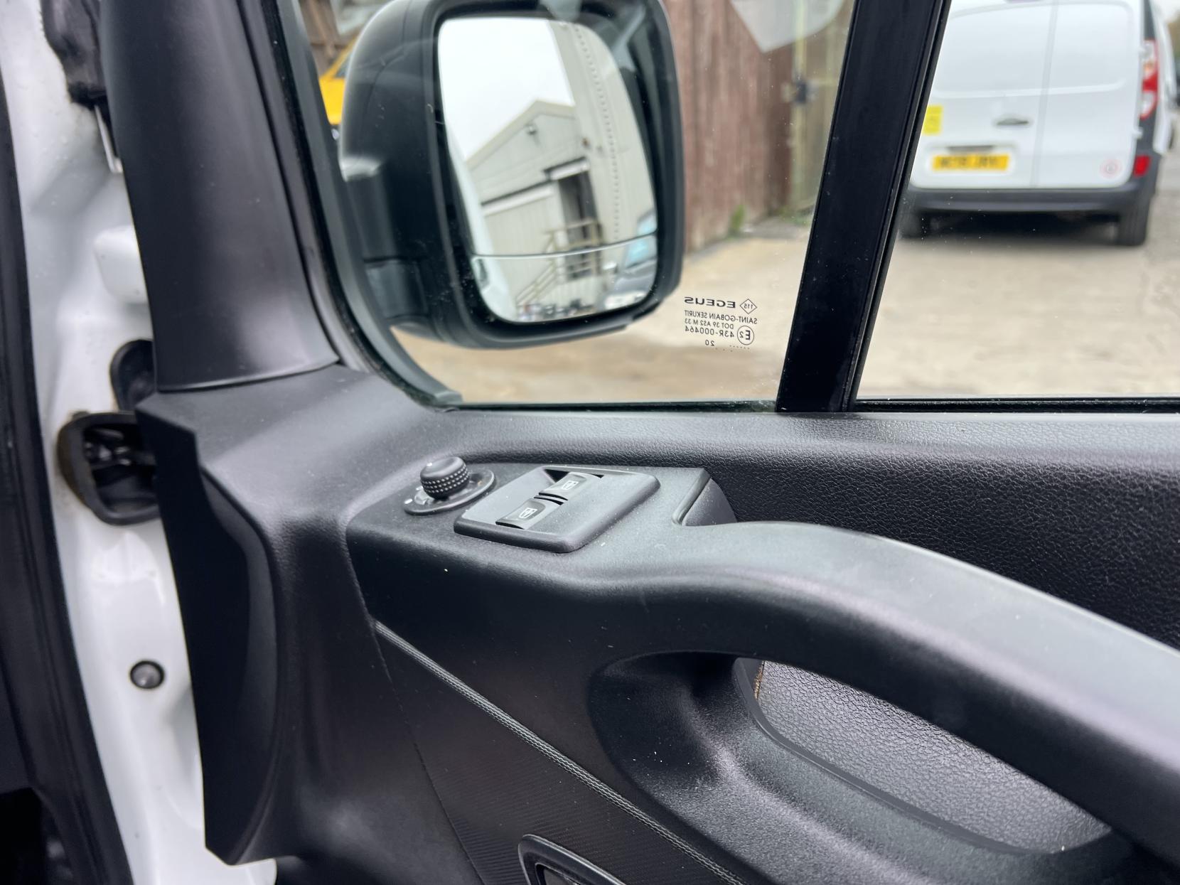 Renault Trafic 2.0 dCi ENERGY 30 Business Panel Van 5dr Diesel Manual LWB Standard Roof Euro 6 (s/s) (120 ps)