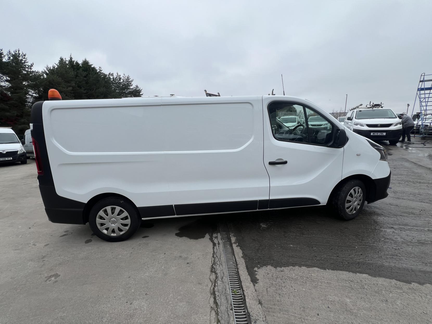 Renault Trafic 2.0 dCi ENERGY 30 Business Panel Van 5dr Diesel Manual LWB Standard Roof Euro 6 (s/s) (120 ps)