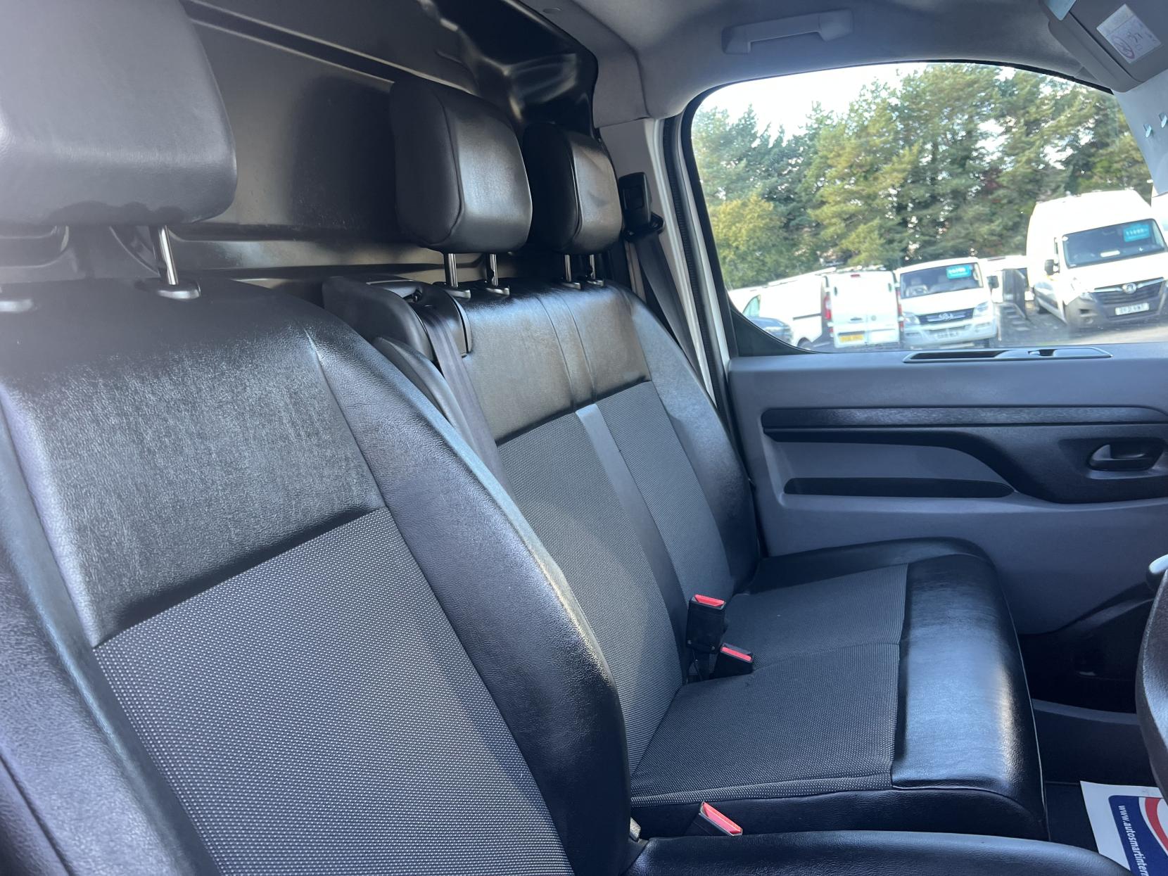 Vauxhall Vivaro 1.5 Turbo D 2900 Dynamic Panel Van 6dr Diesel Manual L2 H1 Euro 6 (s/s) (100 ps)