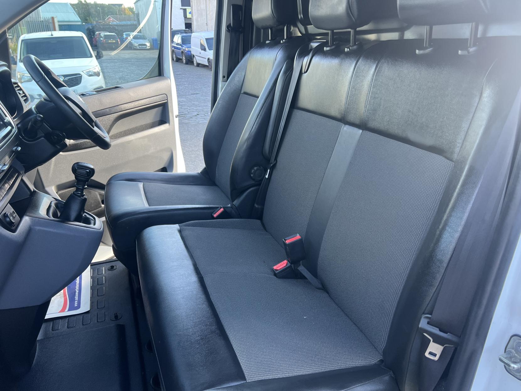 Vauxhall Vivaro 1.5 Turbo D 2900 Dynamic Panel Van 6dr Diesel Manual L2 H1 Euro 6 (s/s) (100 ps)