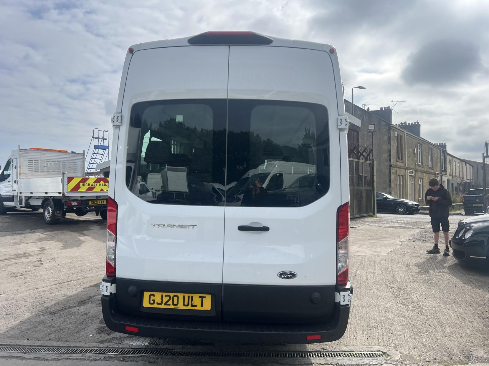 Ford Transit 2.0 460 EcoBlue Trend Minibus Double Cab 5dr Diesel Manual RWD L4 H3 Euro 6 (s/s) (17 Seat, DRW) (130 ps)