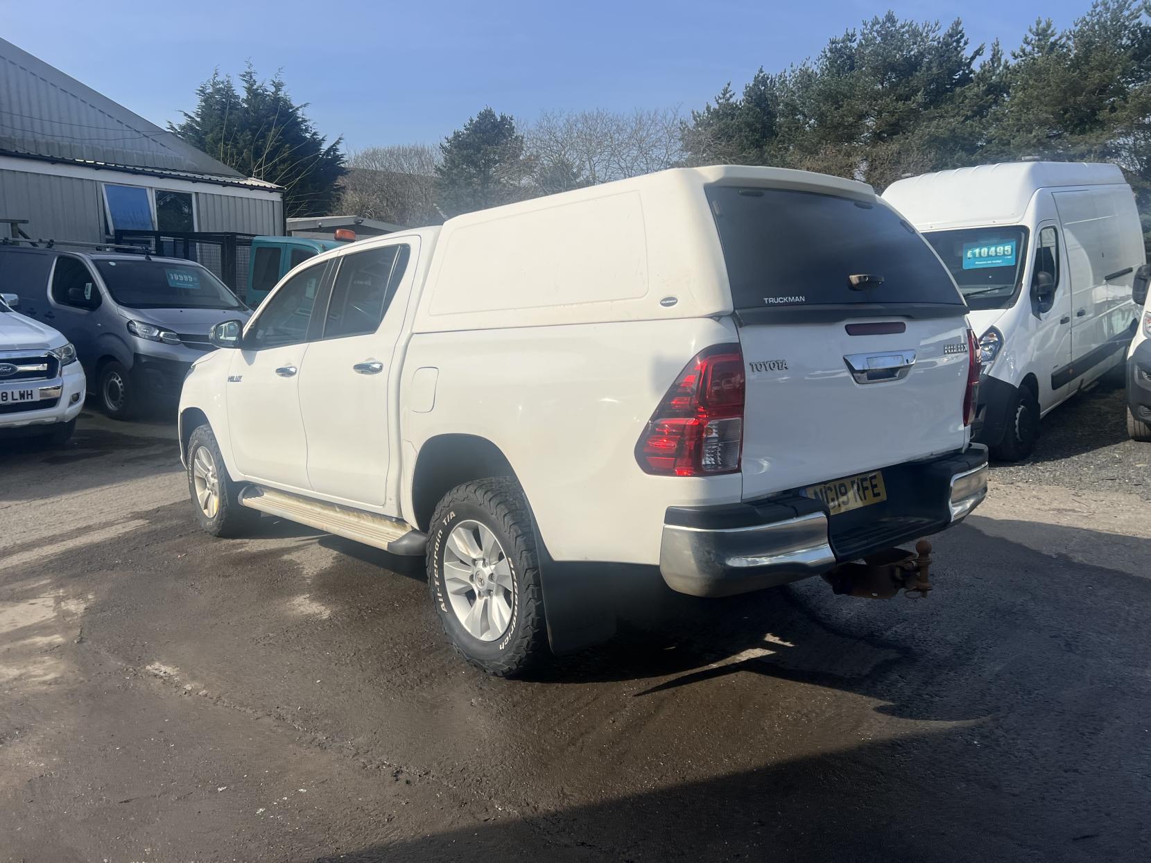 Toyota Hilux 2.4 D-4D Icon Pickup Double Cab 4dr Diesel Manual 4WD Euro 6 (3.5t) (150 ps)