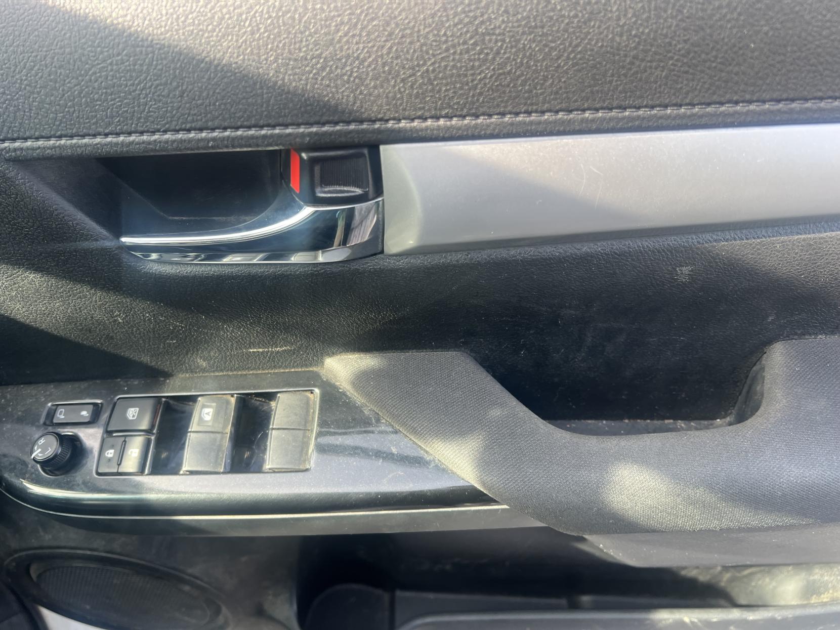 Toyota Hilux 2.4 D-4D Icon Pickup Double Cab 4dr Diesel Manual 4WD Euro 6 (3.5t) (150 ps)