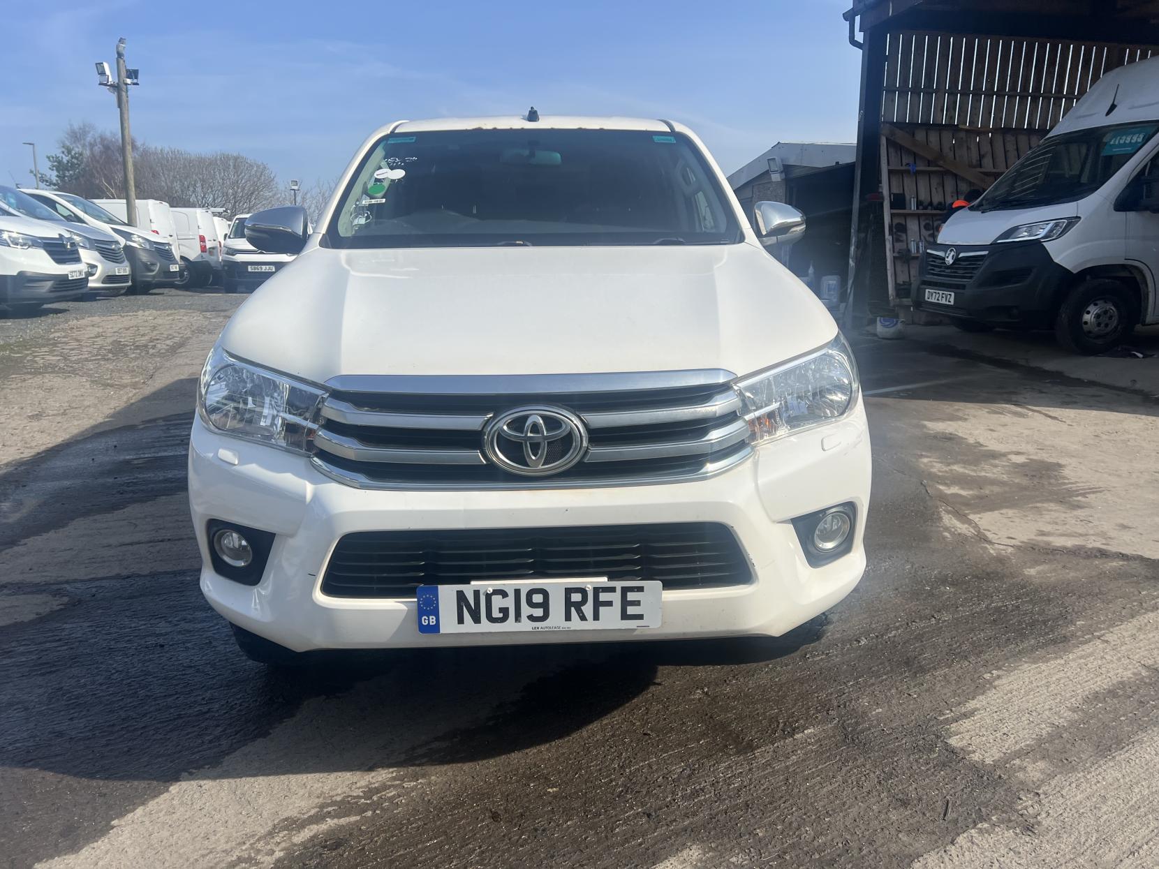 Toyota Hilux 2.4 D-4D Icon Pickup Double Cab 4dr Diesel Manual 4WD Euro 6 (3.5t) (150 ps)