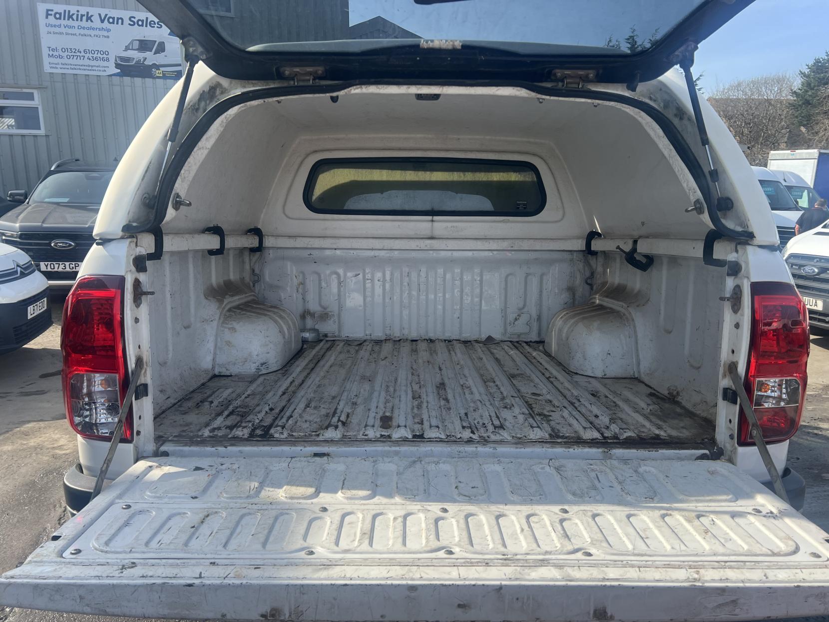 Toyota Hilux 2.4 D-4D Icon Pickup Double Cab 4dr Diesel Manual 4WD Euro 6 (3.5t) (150 ps)