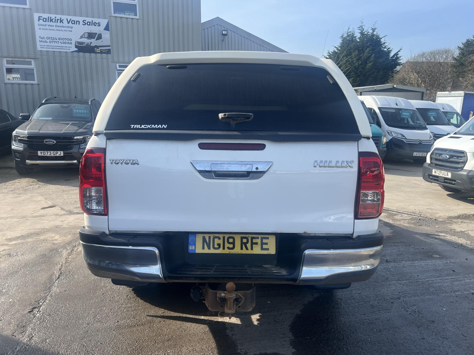 Toyota Hilux 2.4 D-4D Icon Pickup Double Cab 4dr Diesel Manual 4WD Euro 6 (3.5t) (150 ps)