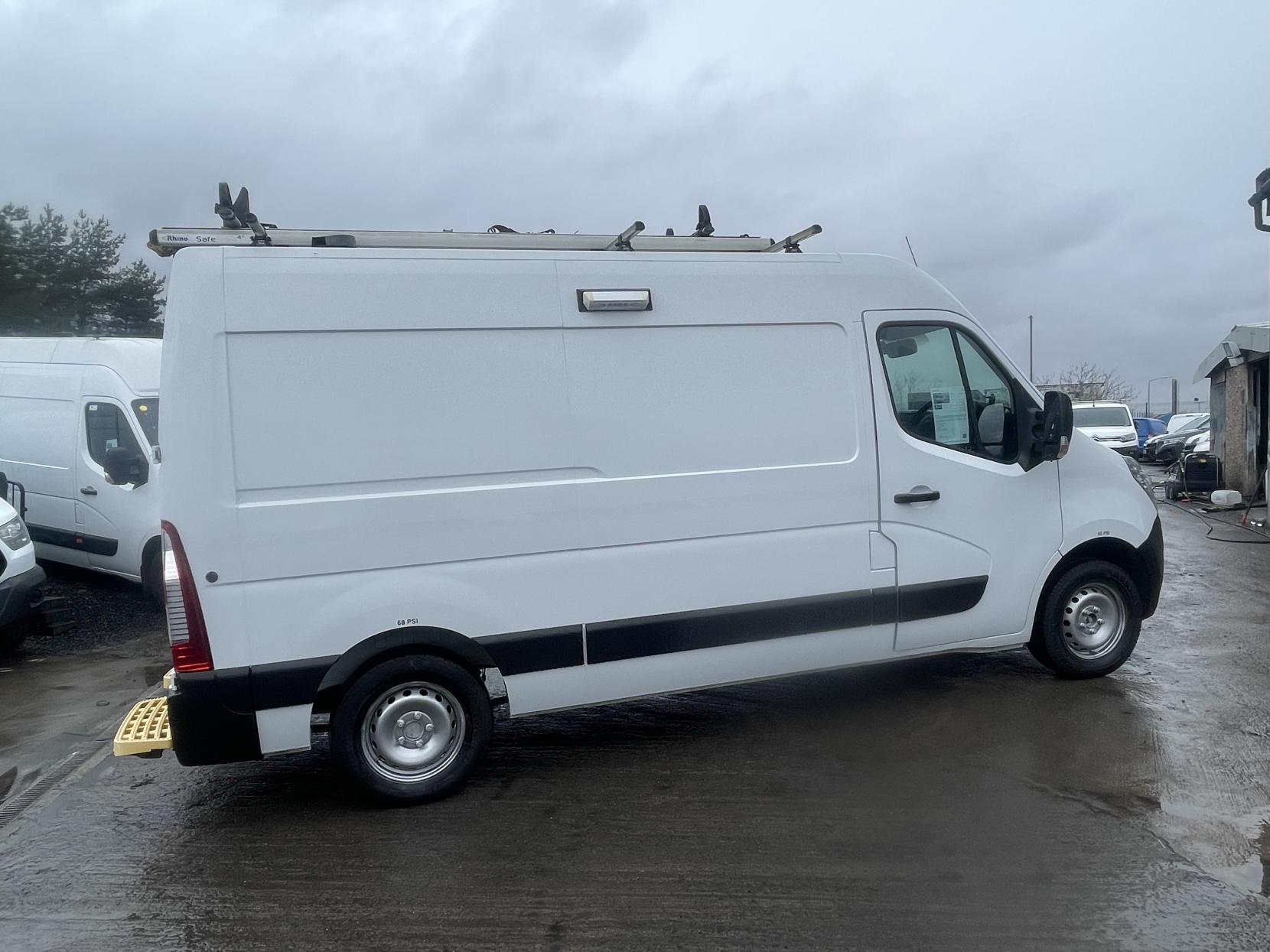 Vauxhall Movano 2.3 CDTi 3500 Panel Van 5dr Diesel Manual FWD L2 H2 Euro 6 (130 ps)