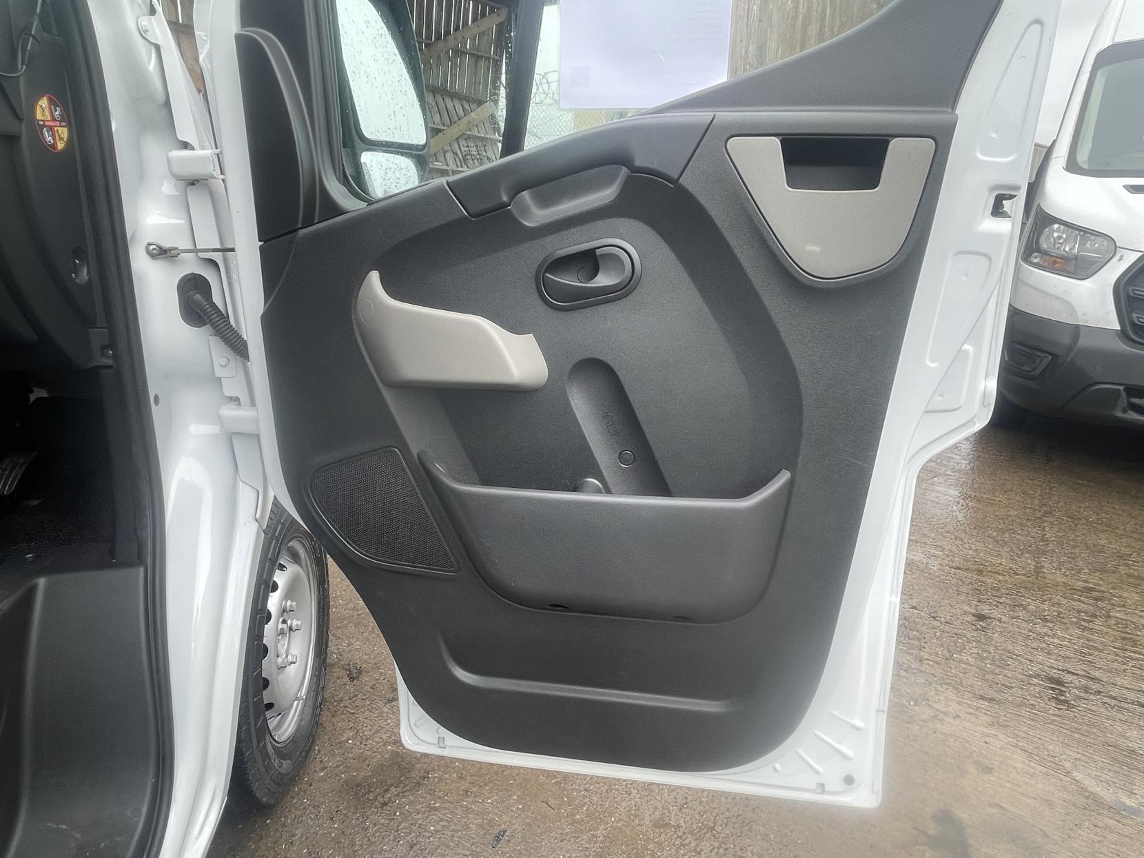 Vauxhall Movano 2.3 CDTi 3500 Panel Van 5dr Diesel Manual FWD L2 H2 Euro 6 (130 ps)