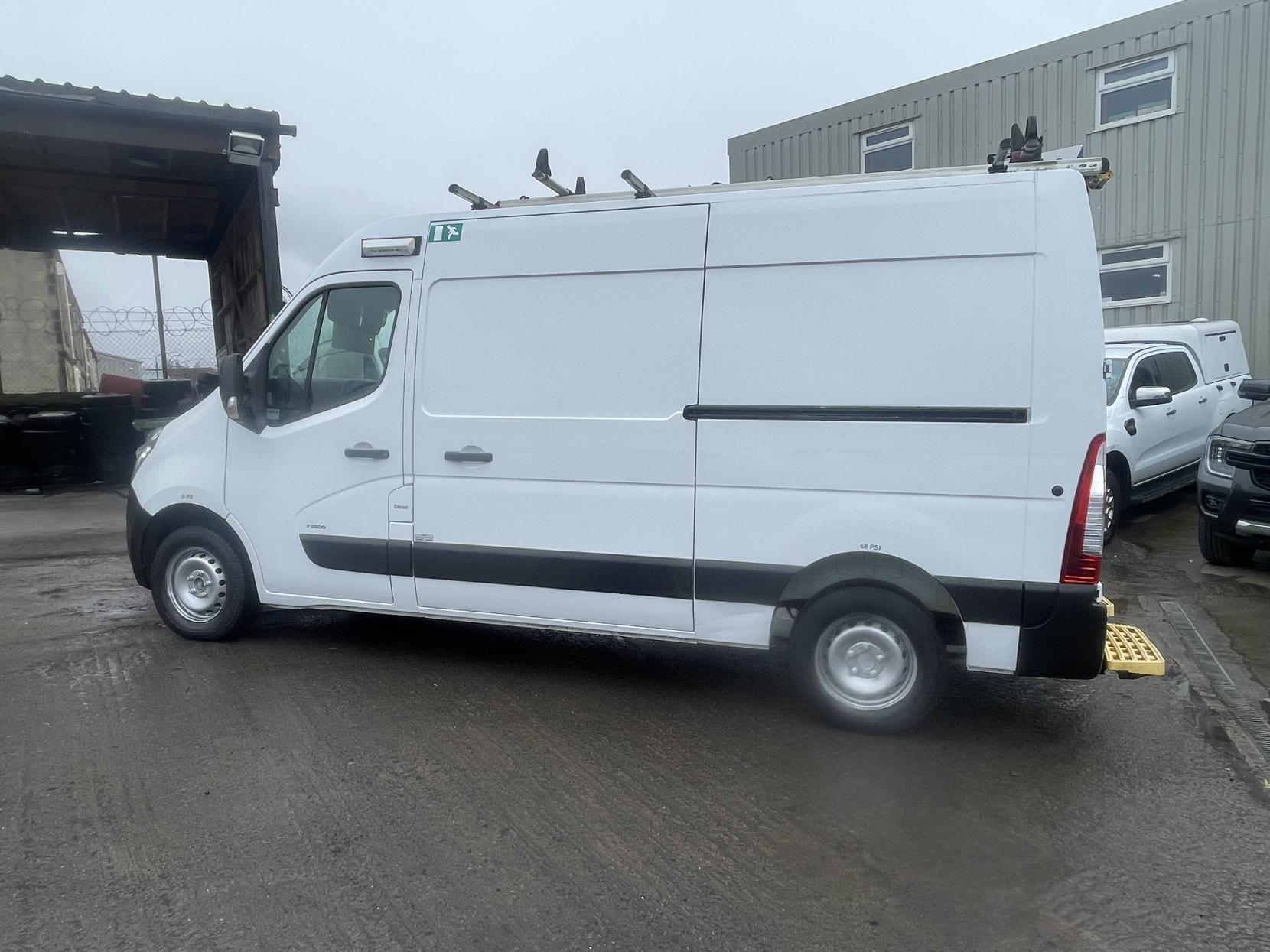 Vauxhall Movano 2.3 CDTi 3500 Panel Van 5dr Diesel Manual FWD L2 H2 Euro 6 (130 ps)