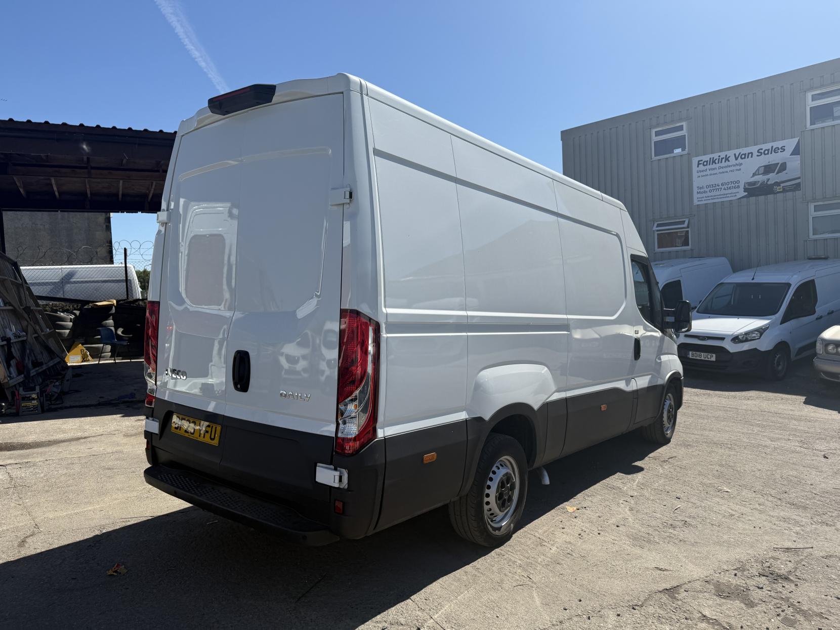 Iveco Daily 2.3D HPI 14V 35S 3520 Panel Van 5dr Diesel Manual MWB H2 Euro 6 (s/s) (136 ps)