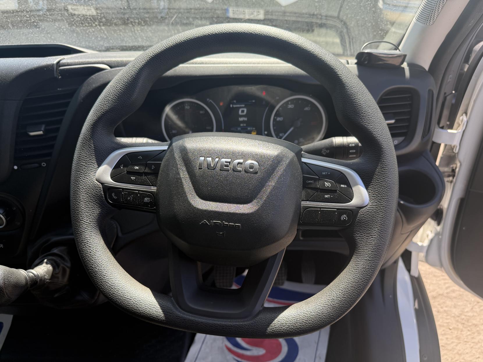Iveco Daily 2.3D HPI 14V 35S 3520 Panel Van 5dr Diesel Manual MWB H2 Euro 6 (s/s) (136 ps)