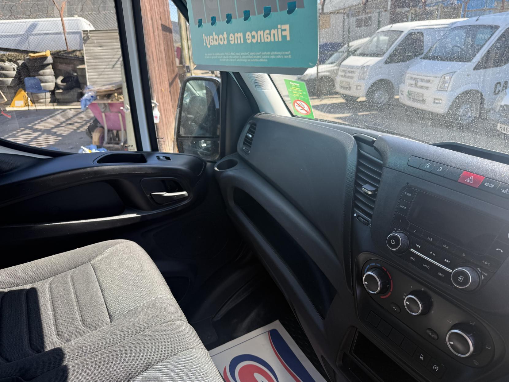 Iveco Daily 2.3D HPI 14V 35S 3520 Panel Van 5dr Diesel Manual MWB H2 Euro 6 (s/s) (136 ps)