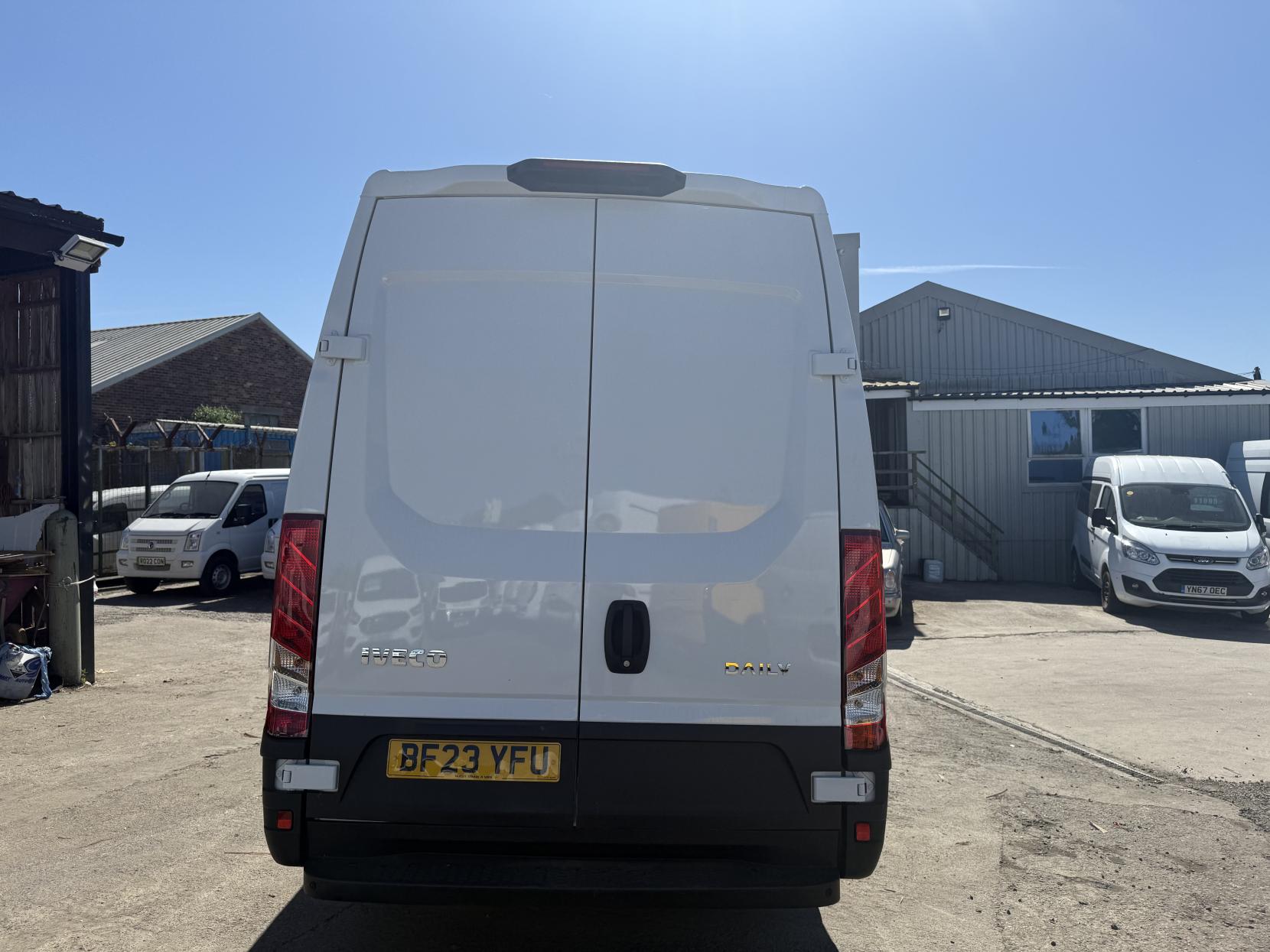 Iveco Daily 2.3D HPI 14V 35S 3520 Panel Van 5dr Diesel Manual MWB H2 Euro 6 (s/s) (136 ps)
