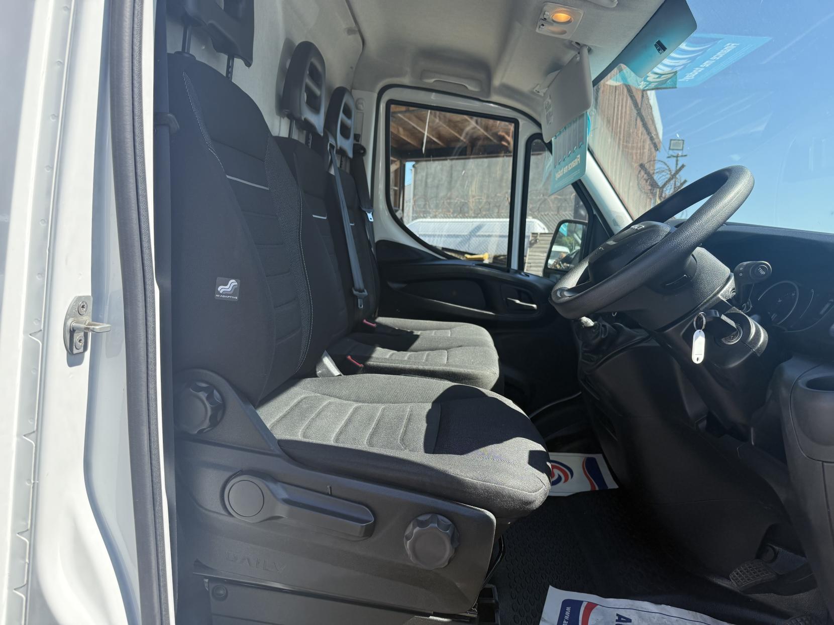 Iveco Daily 2.3D HPI 14V 35S 3520 Panel Van 5dr Diesel Manual MWB H2 Euro 6 (s/s) (136 ps)