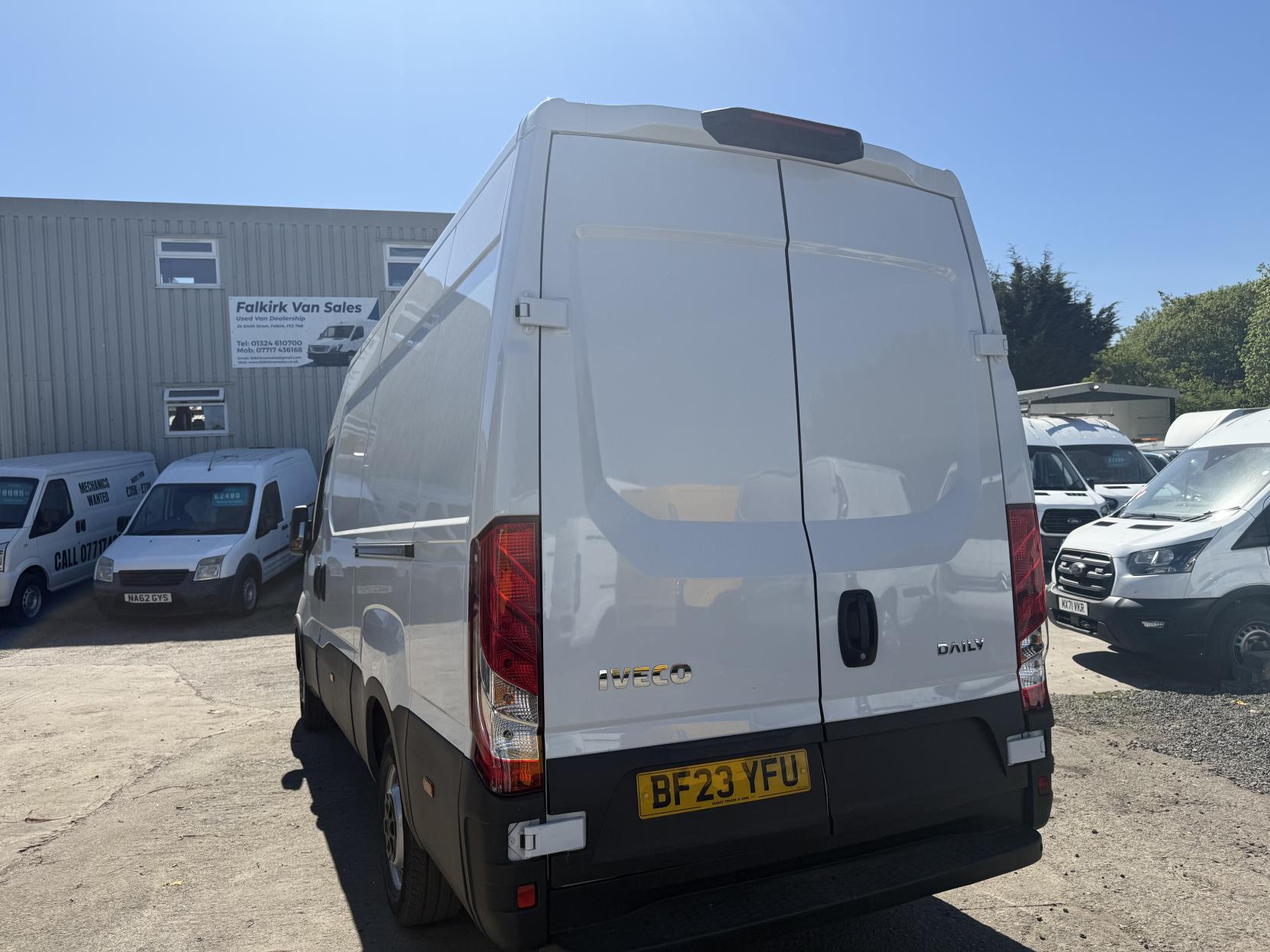 Iveco Daily 2.3D HPI 14V 35S 3520 Panel Van 5dr Diesel Manual MWB H2 Euro 6 (s/s) (136 ps)
