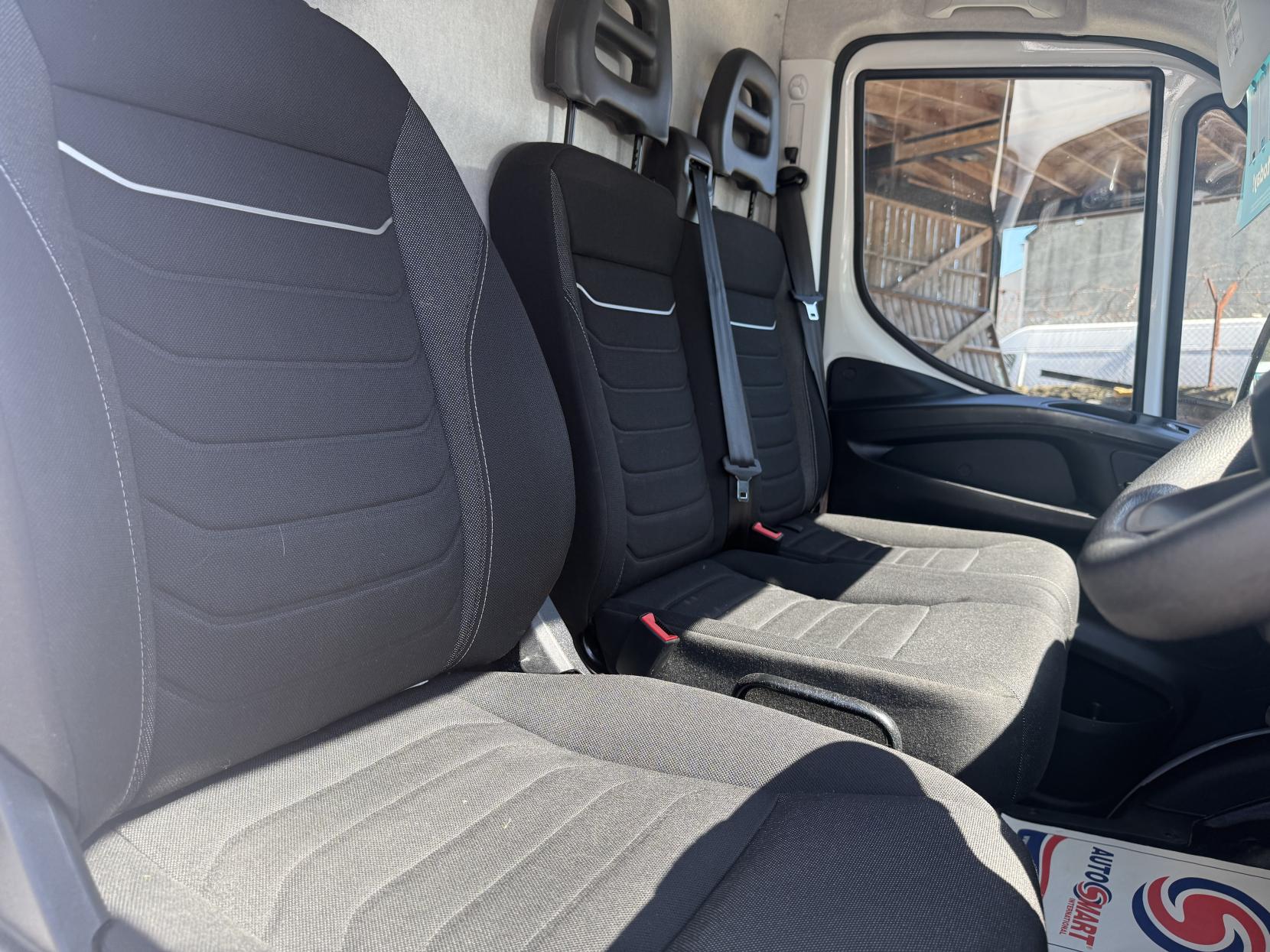 Iveco Daily 2.3D HPI 14V 35S 3520 Panel Van 5dr Diesel Manual MWB H2 Euro 6 (s/s) (136 ps)