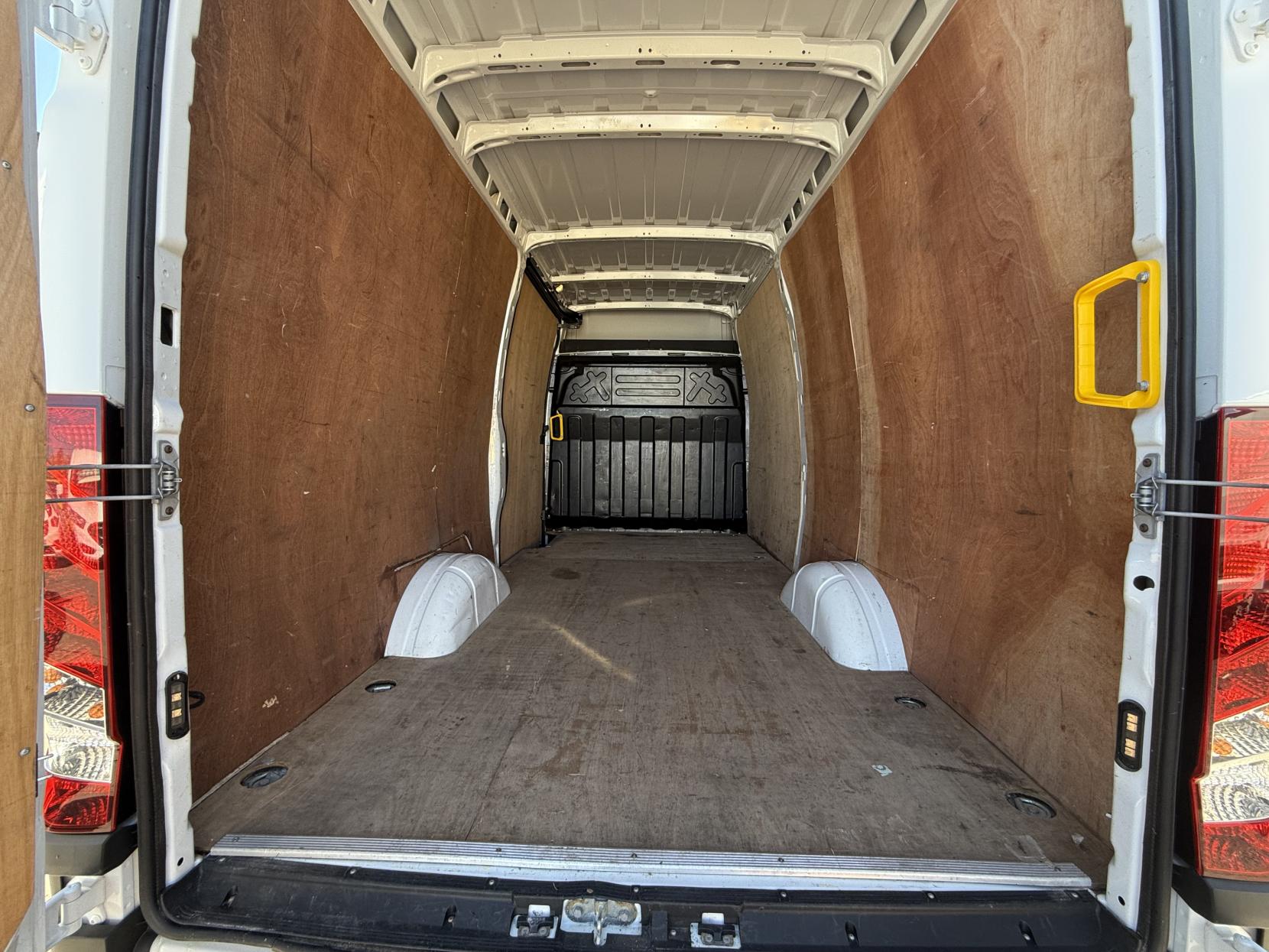 Iveco Daily 2.3D HPI 14V 35S 3520 Panel Van 5dr Diesel Manual MWB H2 Euro 6 (s/s) (136 ps)
