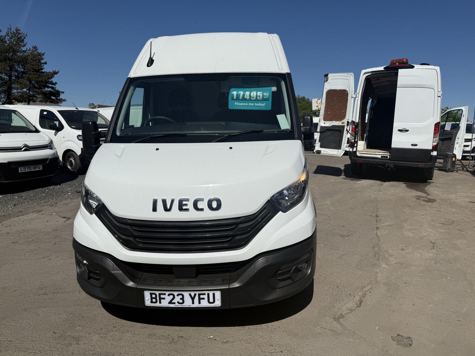 Iveco Daily 2.3D HPI 14V 35S 3520 Panel Van 5dr Diesel Manual MWB H2 Euro 6 (s/s) (136 ps)