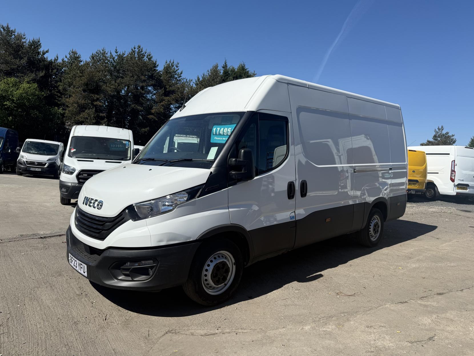 Iveco Daily 2.3D HPI 14V 35S 3520 Panel Van 5dr Diesel Manual MWB H2 Euro 6 (s/s) (136 ps)