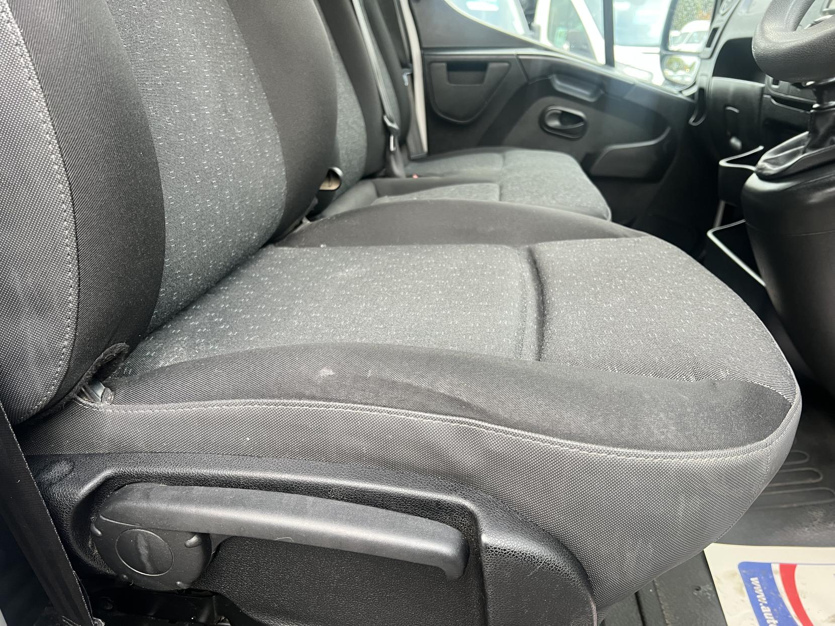 Vauxhall Movano 2.3 CDTi 3500 BiTurbo Panel Van 5dr Diesel Manual FWD L2 H2 Euro 6 (s/s) (145 ps)