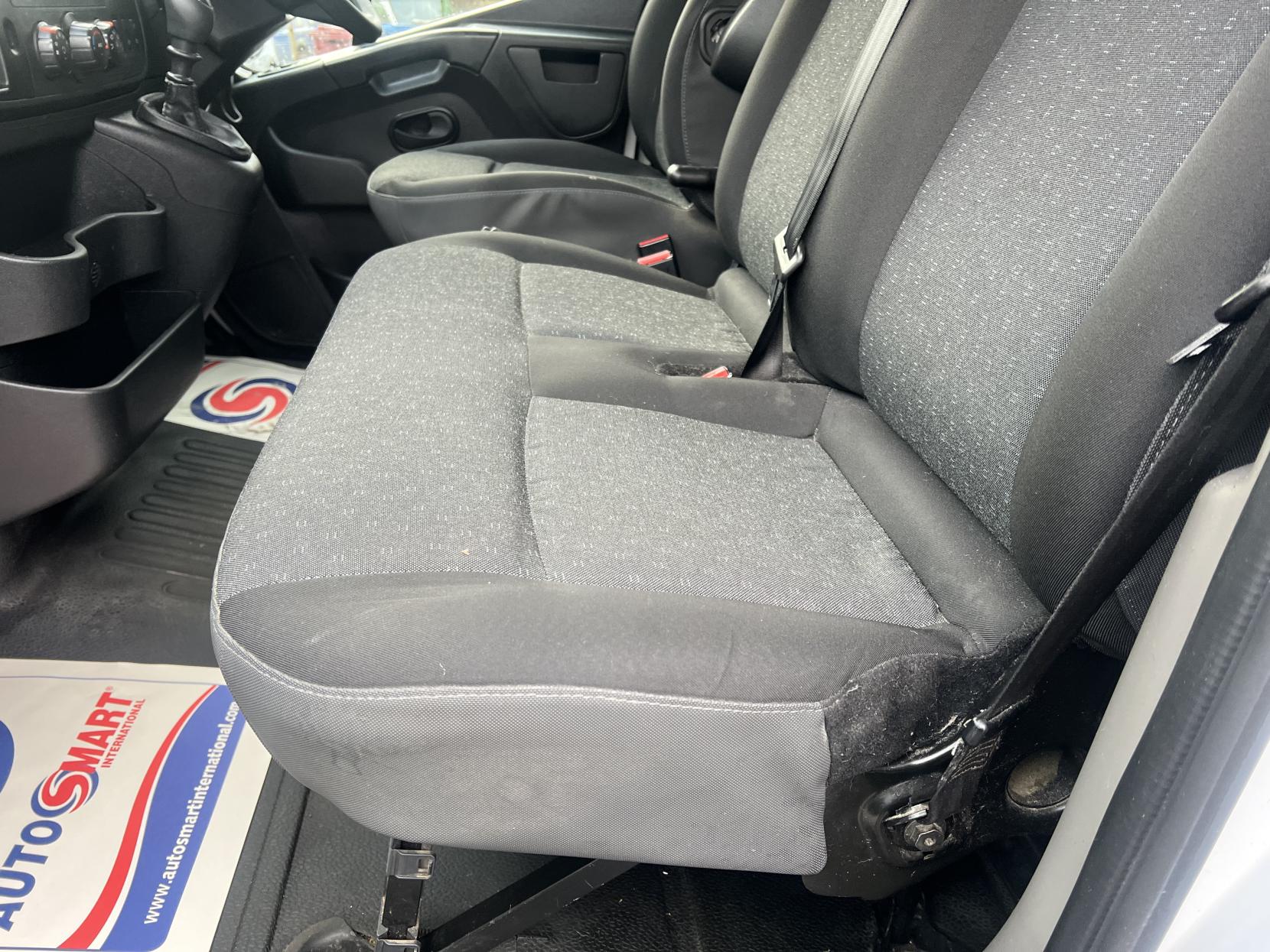 Vauxhall Movano 2.3 CDTi 3500 BiTurbo Panel Van 5dr Diesel Manual FWD L2 H2 Euro 6 (s/s) (145 ps)