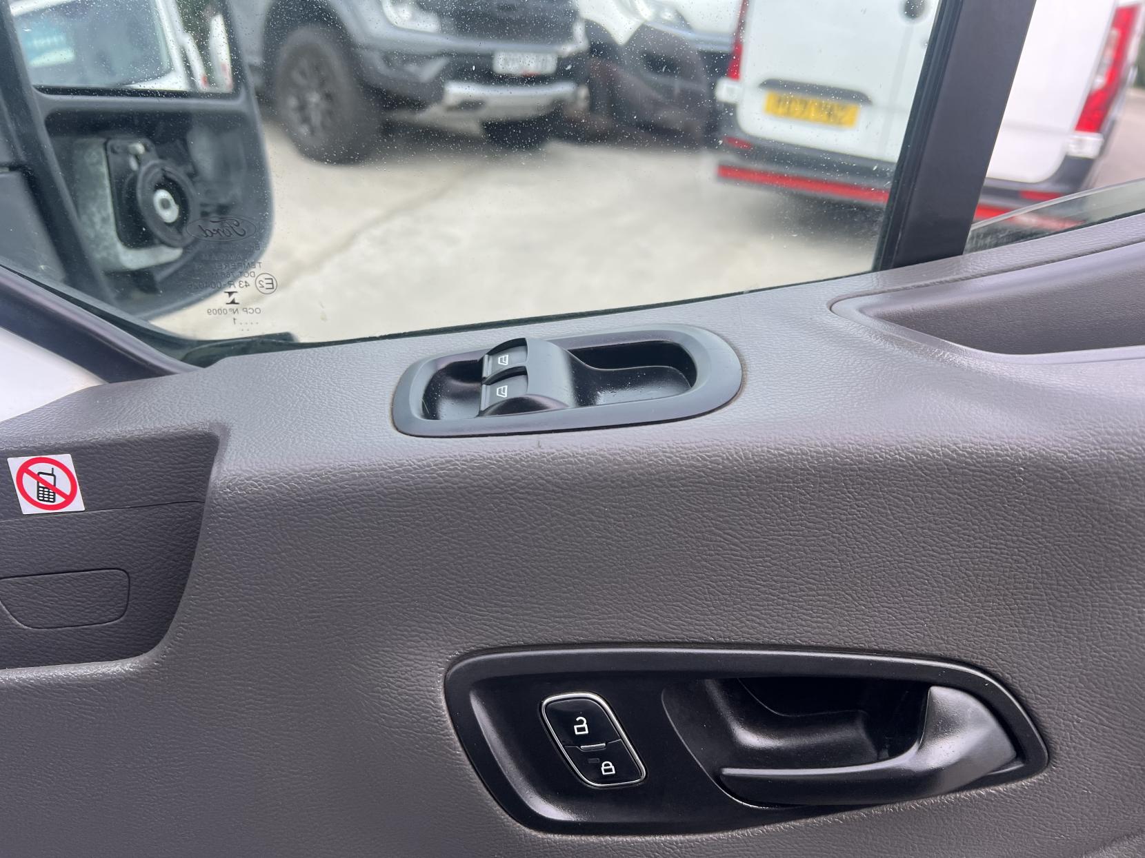 Ford Transit 2.0 350 EcoBlue MHEV Leader Chassis Cab 2dr Diesel Manual FWD L4 Euro 6 (s/s) (130 ps)