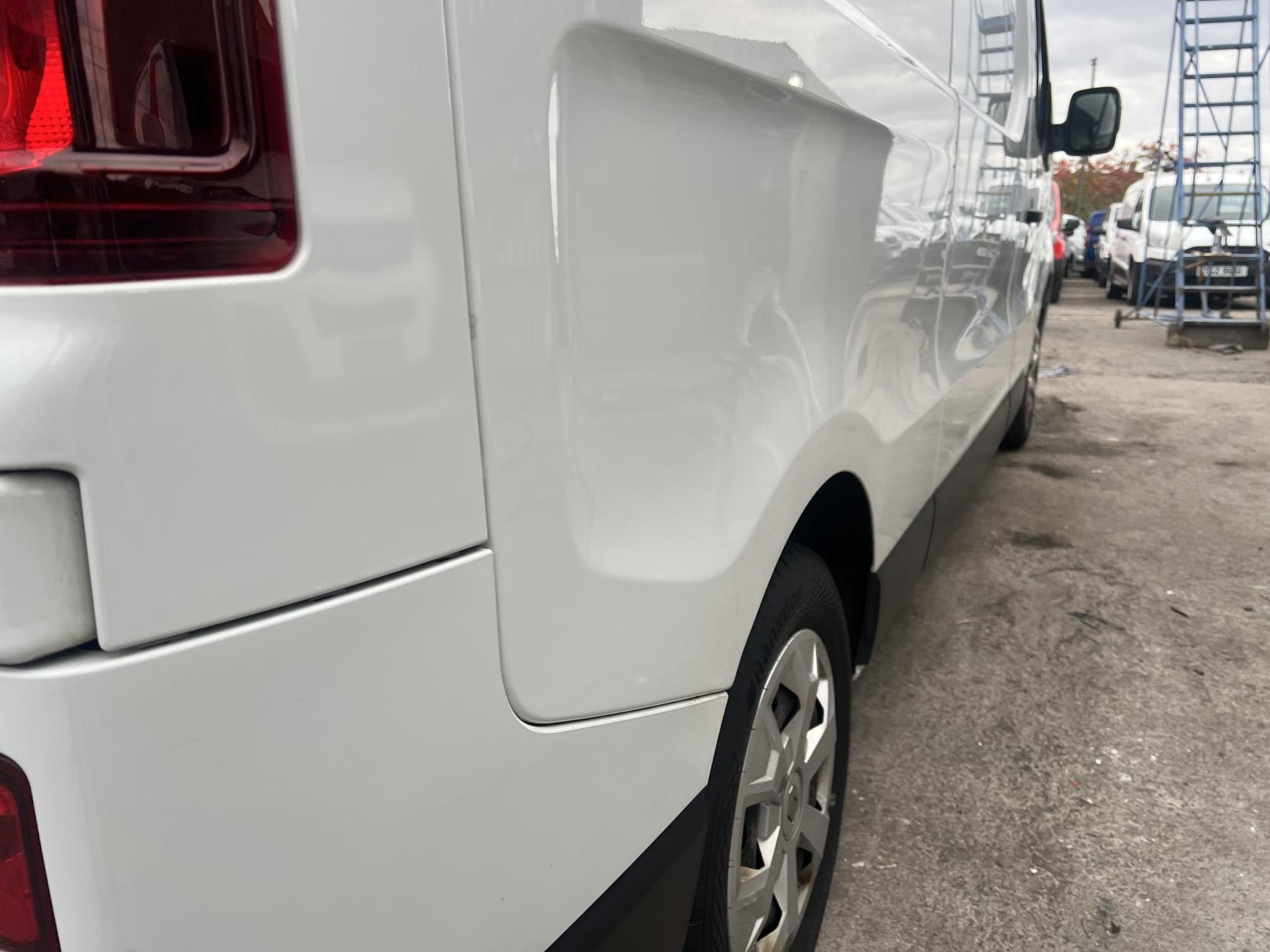Renault Trafic 2.0 dCi Blue LL30 Business+ Panel Van 5dr Diesel Manual L2 H1 Euro 6 (s/s) (130 ps)