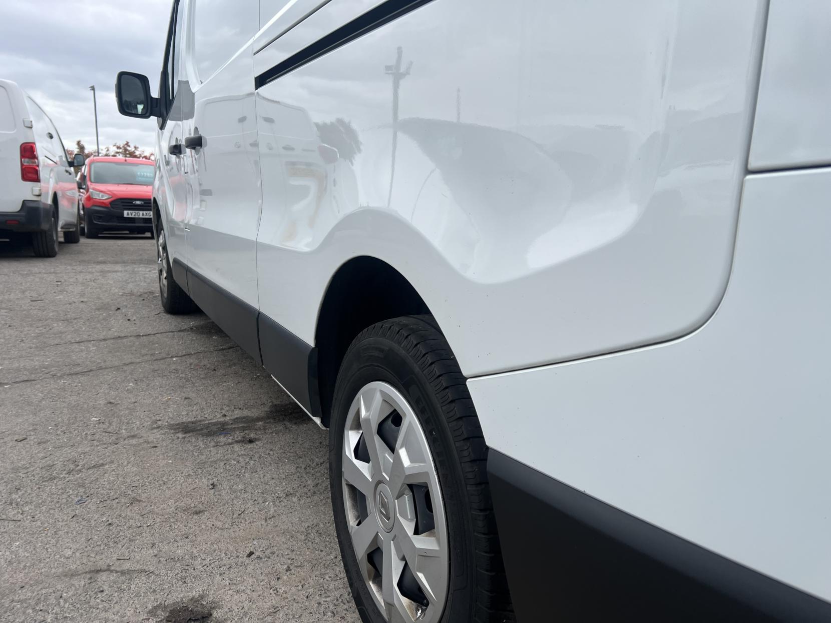 Renault Trafic 2.0 dCi Blue LL30 Business+ Panel Van 5dr Diesel Manual L2 H1 Euro 6 (s/s) (130 ps)