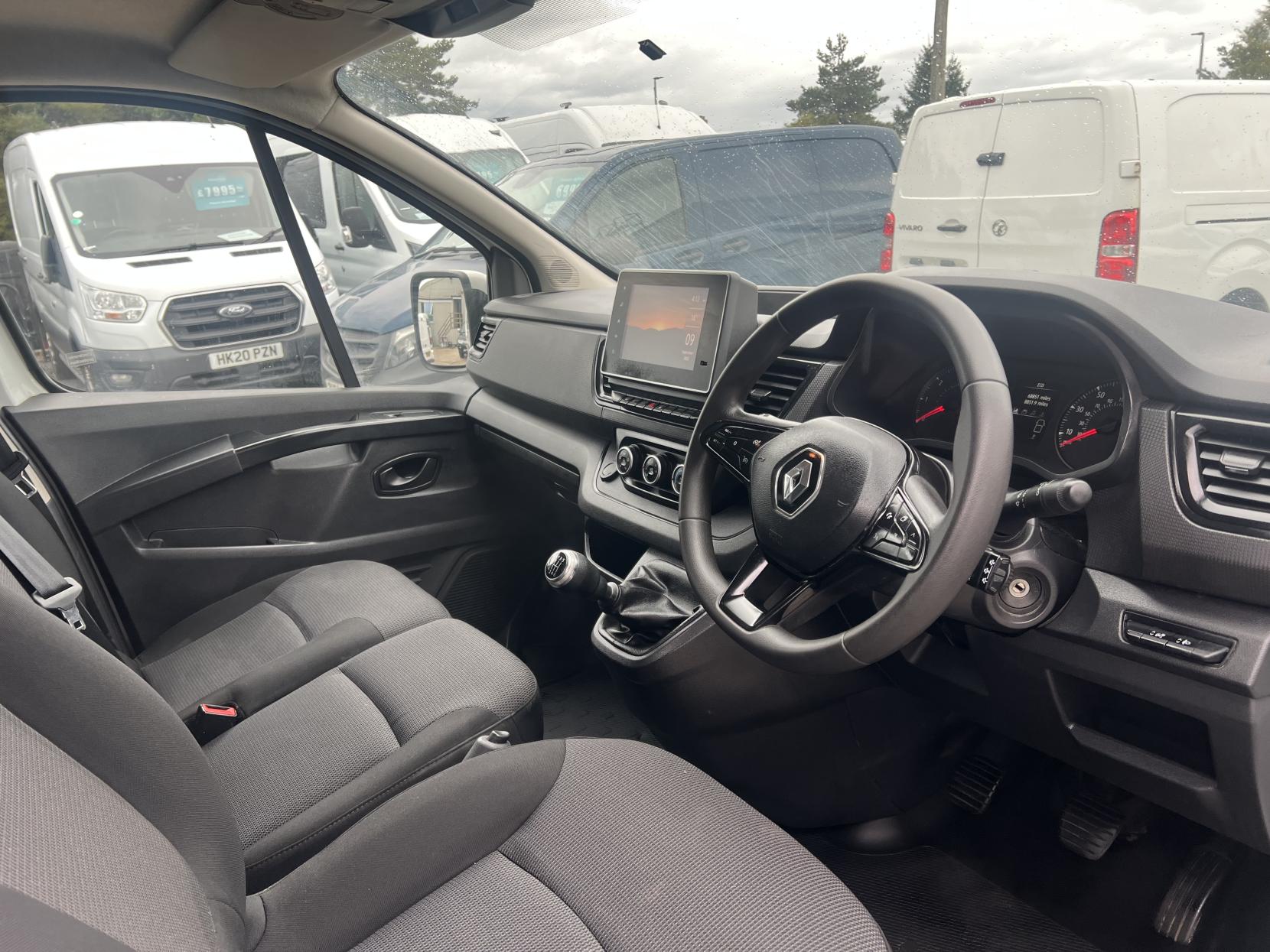Renault Trafic 2.0 dCi Blue LL30 Business+ Panel Van 5dr Diesel Manual L2 H1 Euro 6 (s/s) (130 ps)