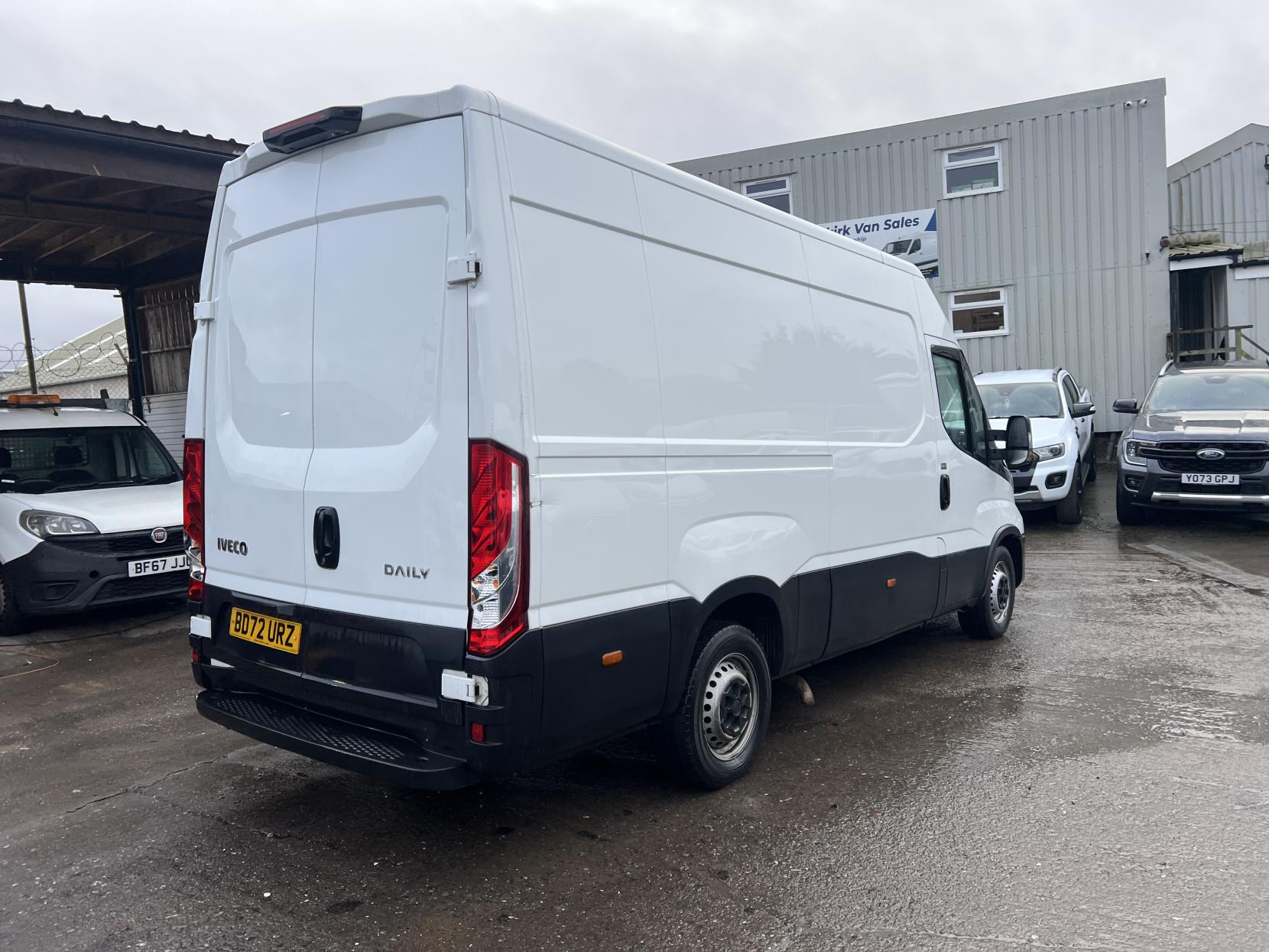 Iveco Daily 2.3D HPI 14V 35S 3520 Panel Van 5dr Diesel Manual MWB H2 Euro 6 (s/s) (136 ps)