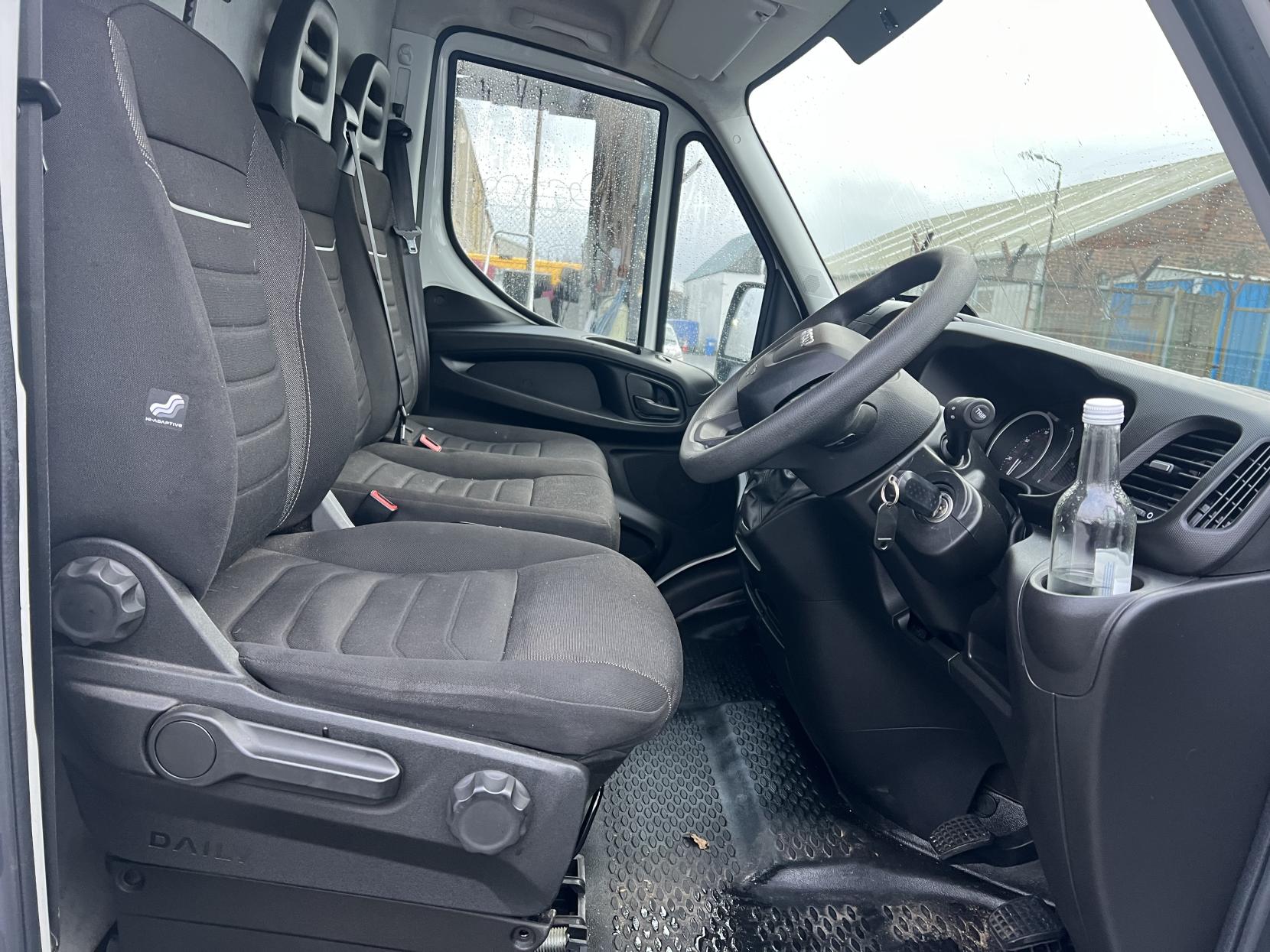 Iveco Daily 2.3D HPI 14V 35S 3520 Panel Van 5dr Diesel Manual MWB H2 Euro 6 (s/s) (136 ps)