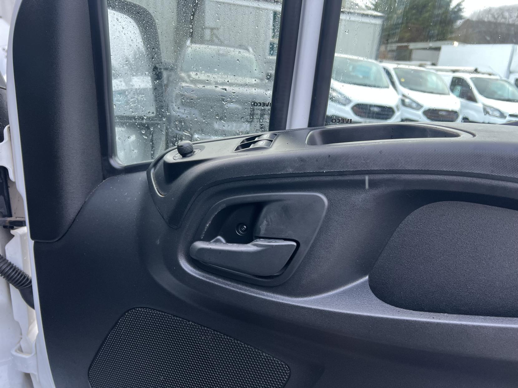 Iveco Daily 2.3D HPI 14V 35S 3520 Panel Van 5dr Diesel Manual MWB H2 Euro 6 (s/s) (136 ps)