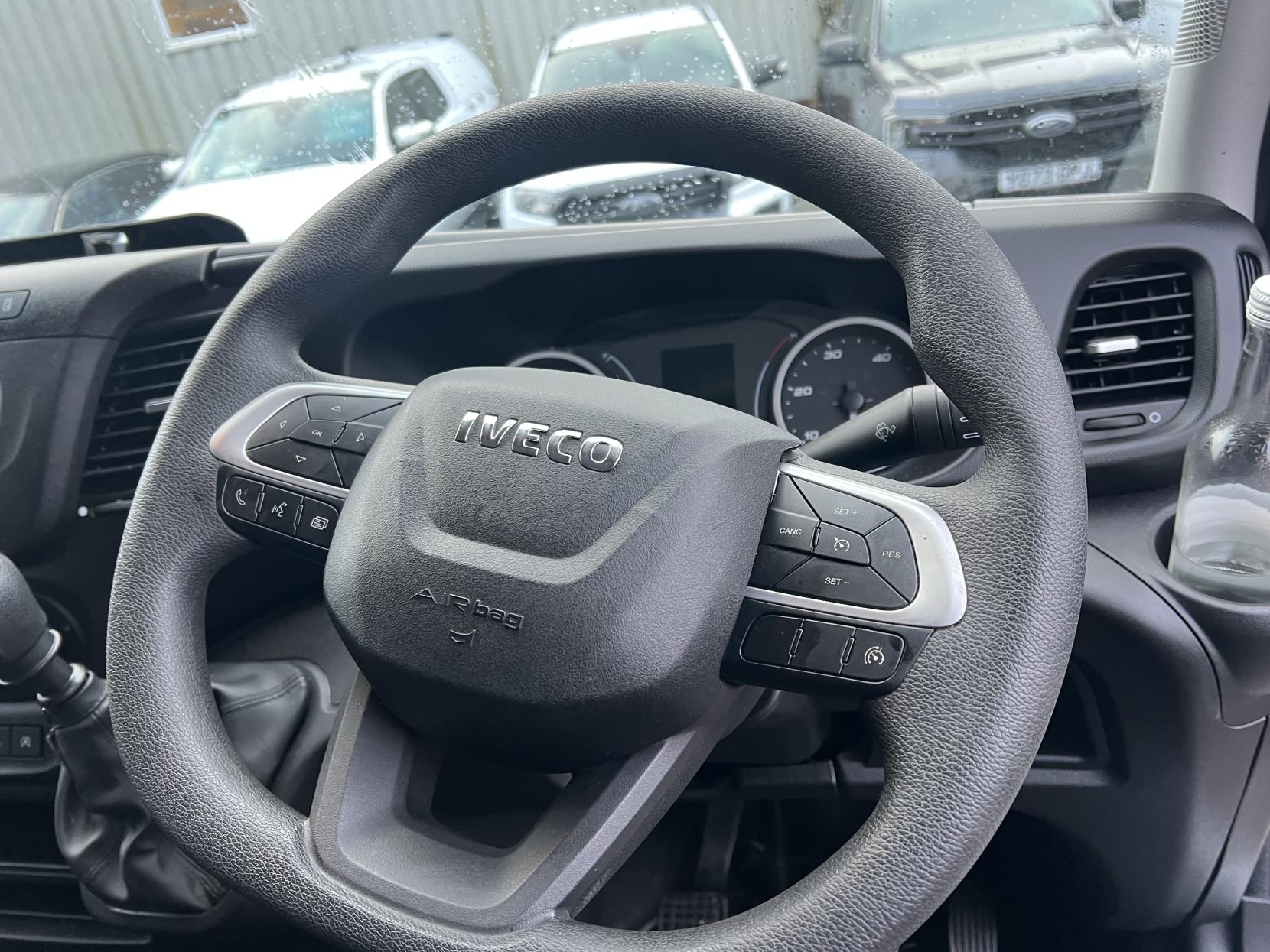 Iveco Daily 2.3D HPI 14V 35S 3520 Panel Van 5dr Diesel Manual MWB H2 Euro 6 (s/s) (136 ps)