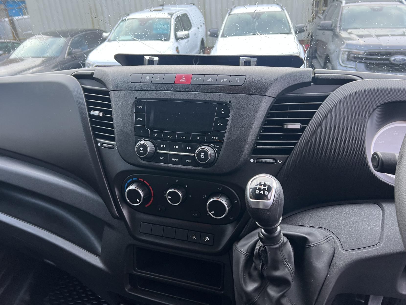 Iveco Daily 2.3D HPI 14V 35S 3520 Panel Van 5dr Diesel Manual MWB H2 Euro 6 (s/s) (136 ps)