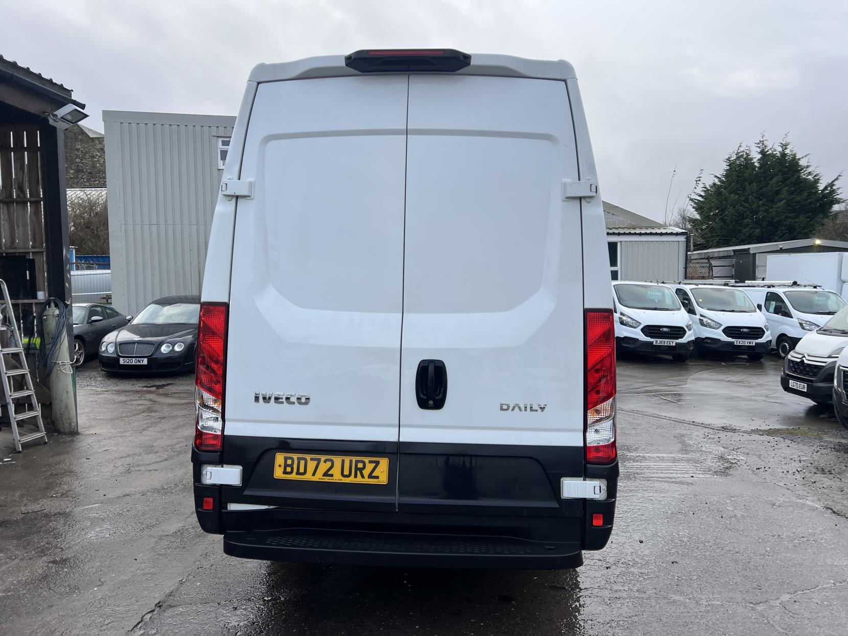 Iveco Daily 2.3D HPI 14V 35S 3520 Panel Van 5dr Diesel Manual MWB H2 Euro 6 (s/s) (136 ps)