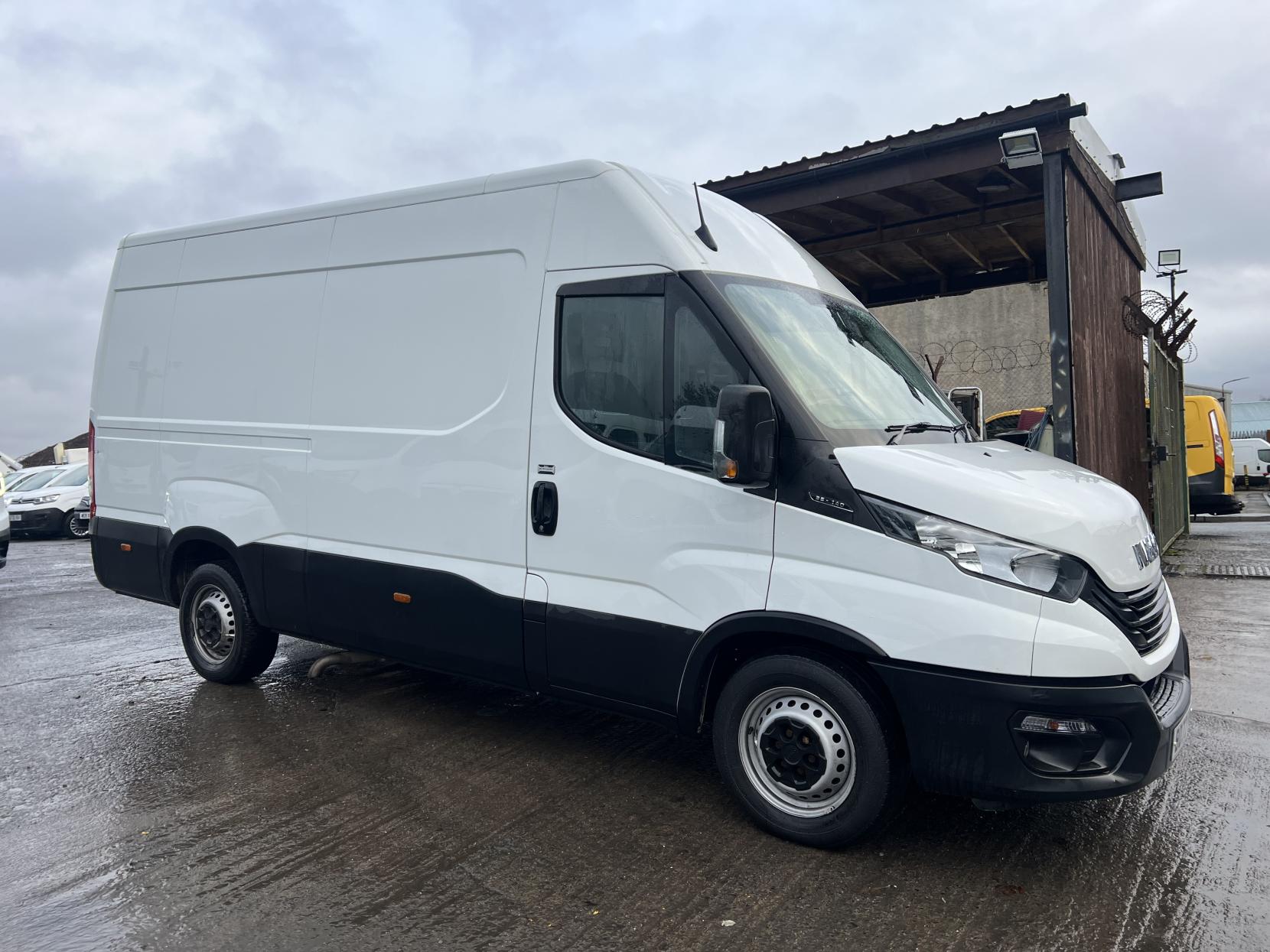 Iveco Daily 2.3D HPI 14V 35S 3520 Panel Van 5dr Diesel Manual MWB H2 Euro 6 (s/s) (136 ps)