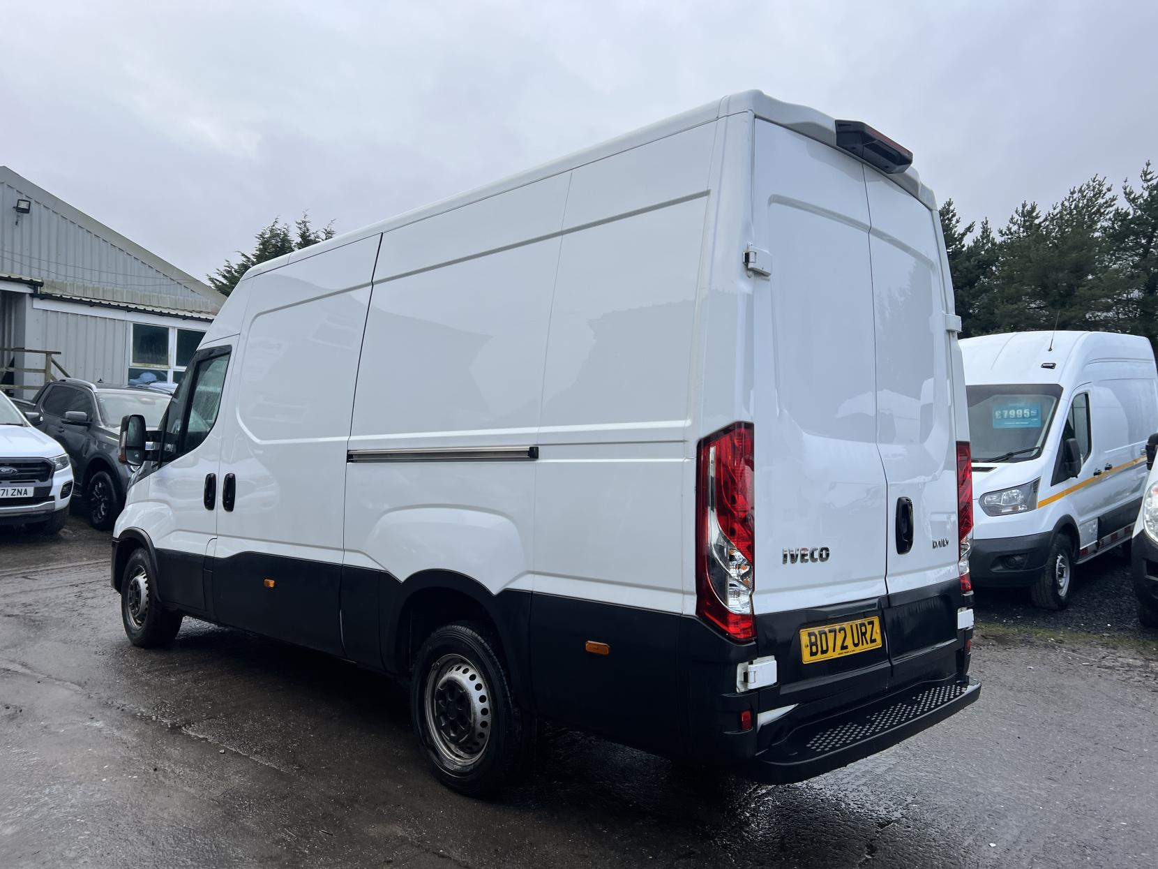 Iveco Daily 2.3D HPI 14V 35S 3520 Panel Van 5dr Diesel Manual MWB H2 Euro 6 (s/s) (136 ps)