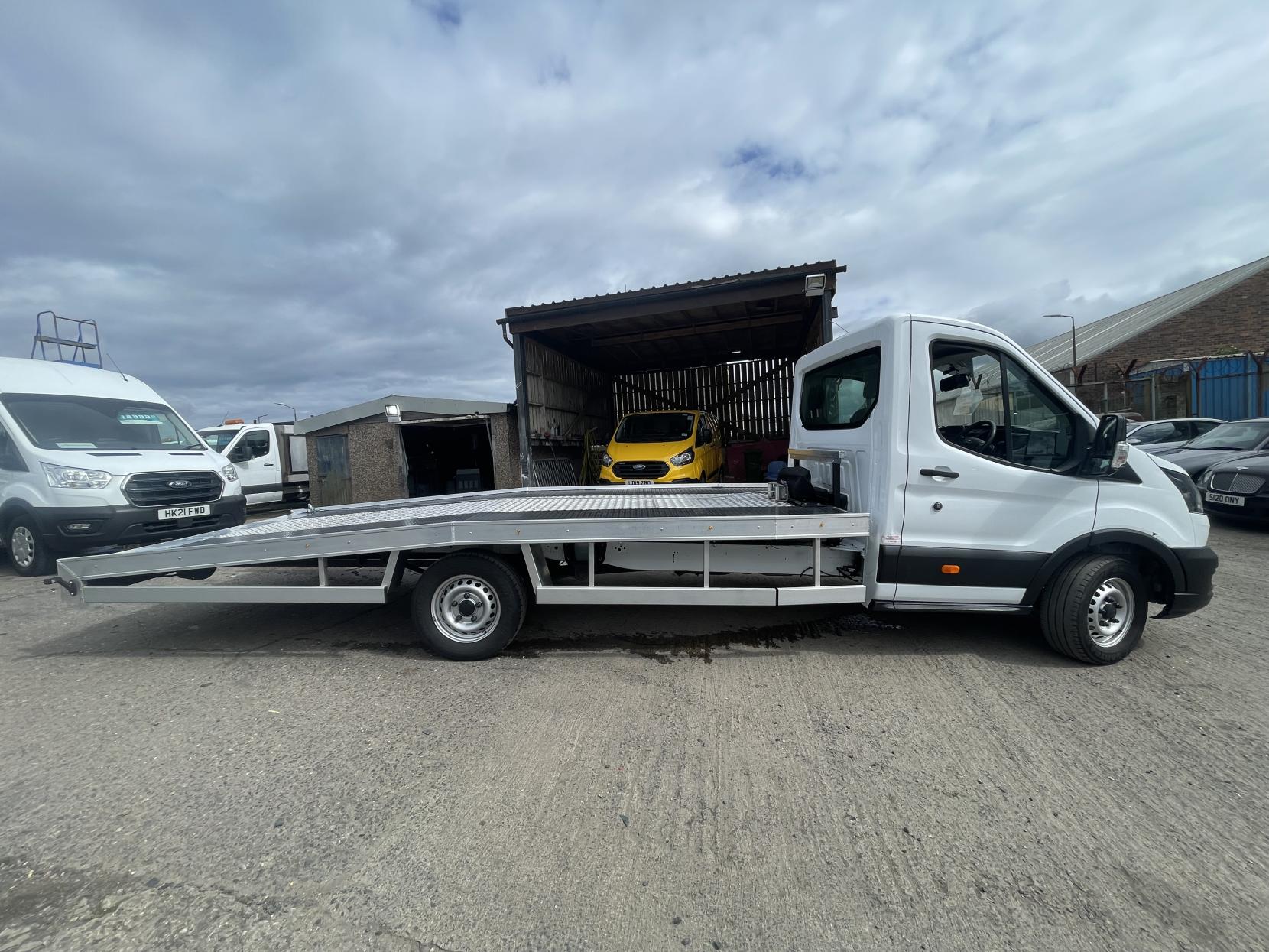 Ford Transit 2.0 350 EcoBlue Leader Chassis Cab 2dr Diesel Manual RWD L4 Euro 6 (s/s) (130 ps)