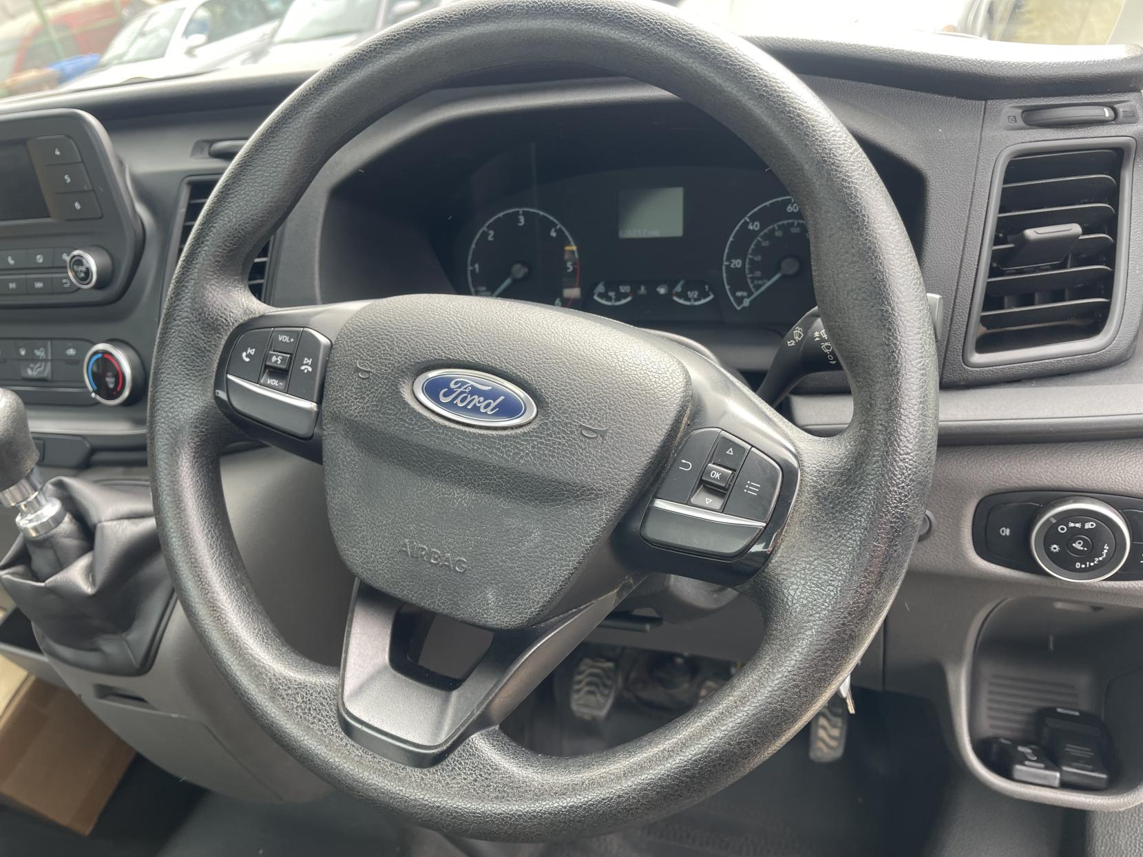 Ford Transit 2.0 350 EcoBlue Leader Chassis Cab 2dr Diesel Manual RWD L4 Euro 6 (s/s) (130 ps)