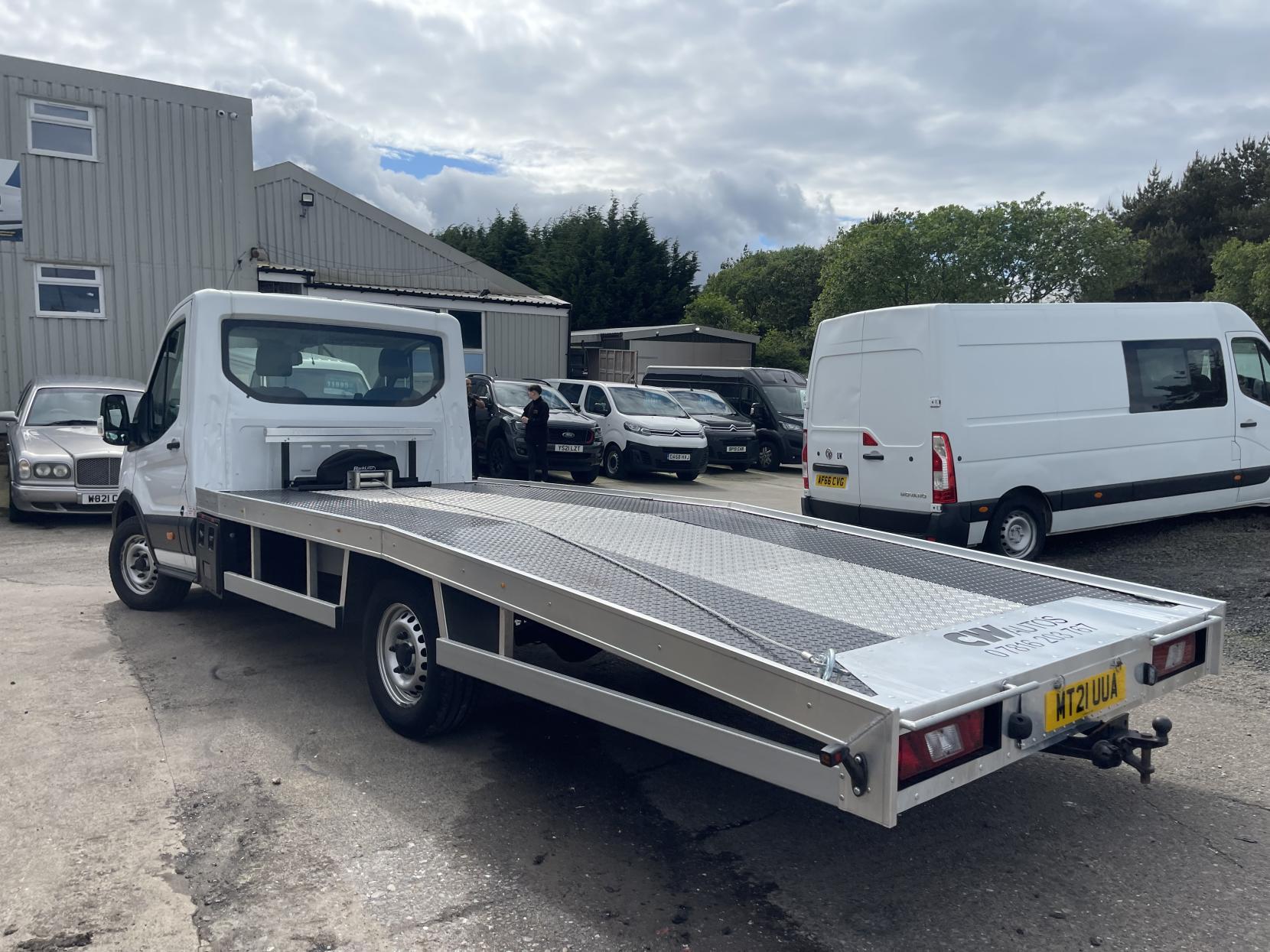 Ford Transit 2.0 350 EcoBlue Leader Chassis Cab 2dr Diesel Manual RWD L4 Euro 6 (s/s) (130 ps)