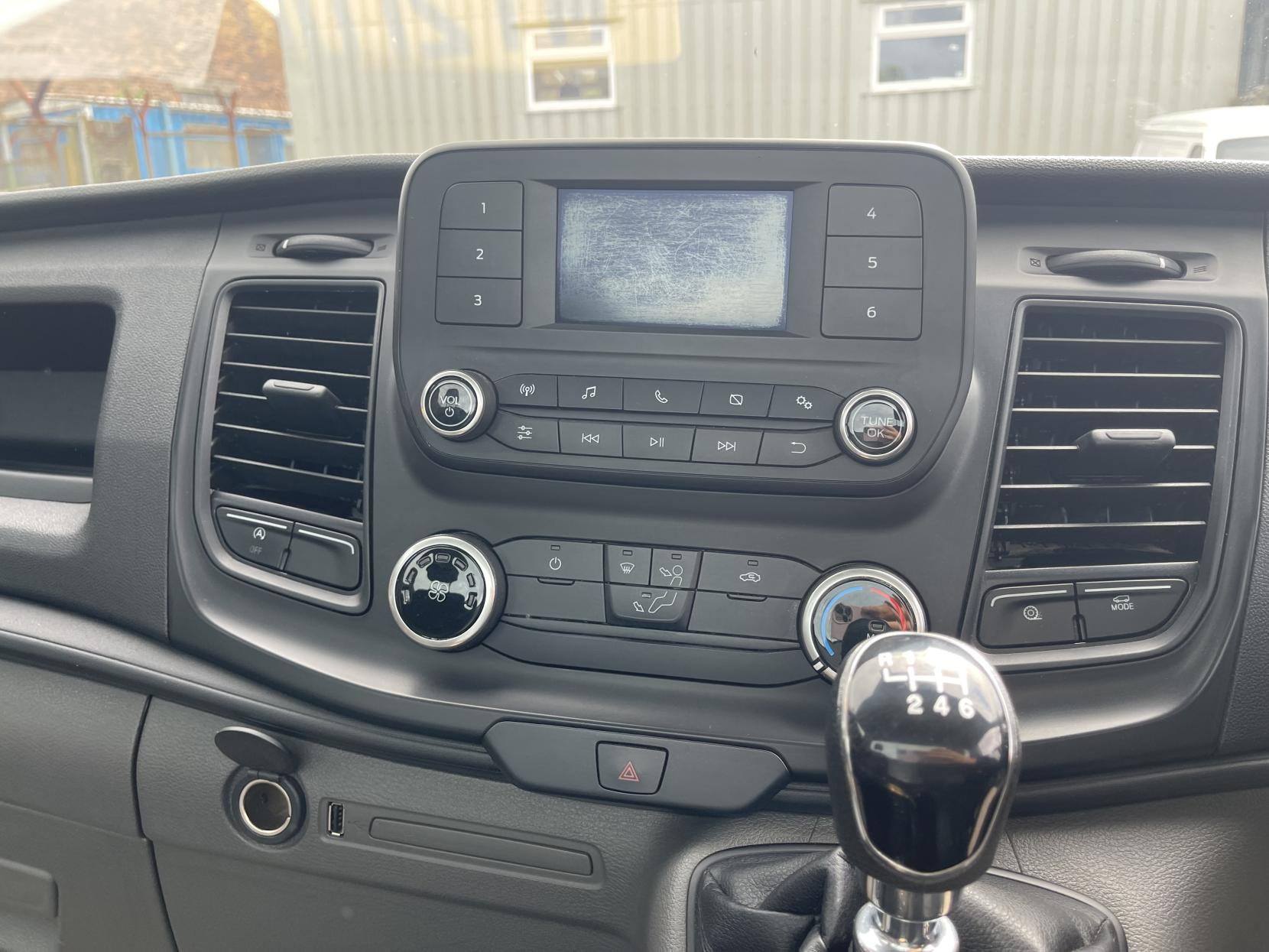 Ford Transit 2.0 350 EcoBlue Leader Chassis Cab 2dr Diesel Manual RWD L4 Euro 6 (s/s) (130 ps)