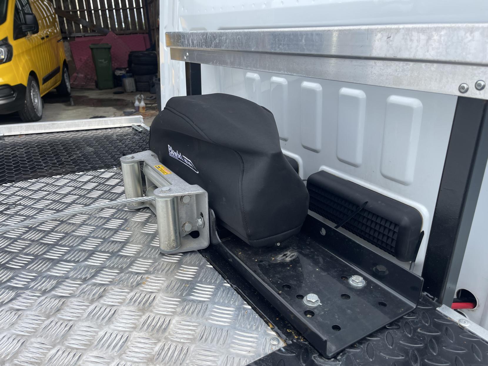 Ford Transit 2.0 350 EcoBlue Leader Chassis Cab 2dr Diesel Manual RWD L4 Euro 6 (s/s) (130 ps)